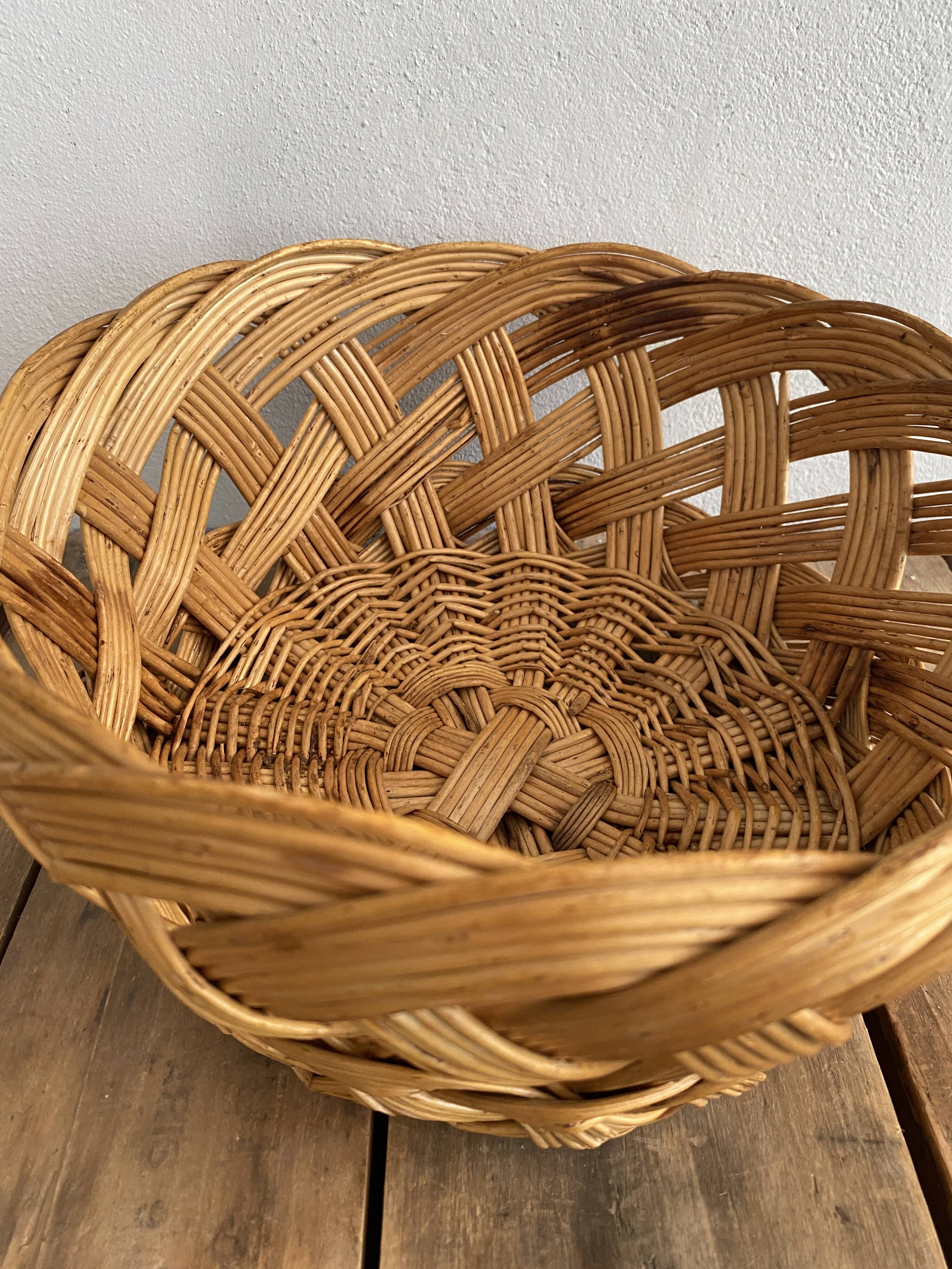 Woven straw basket