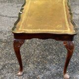 Table basse anglaise chippendale bois massif et cuir
