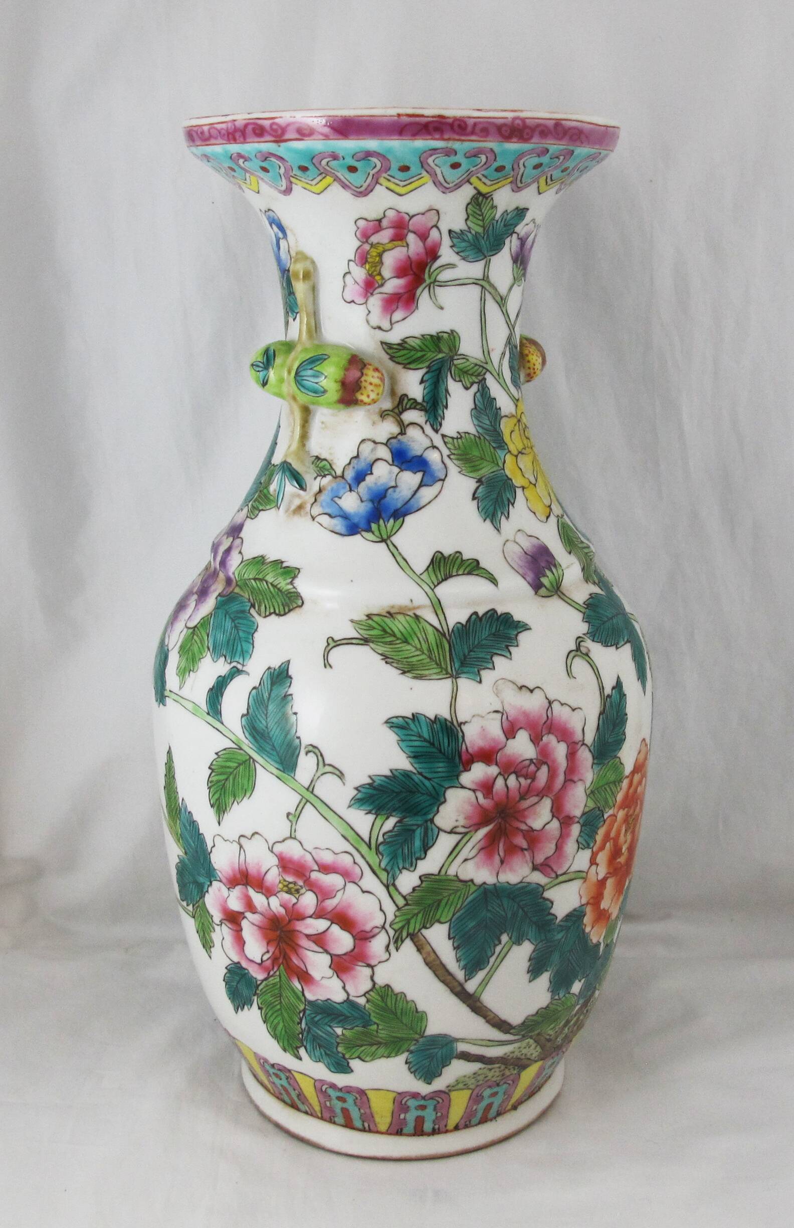 Chinese famille rose porcelain vase 20th century