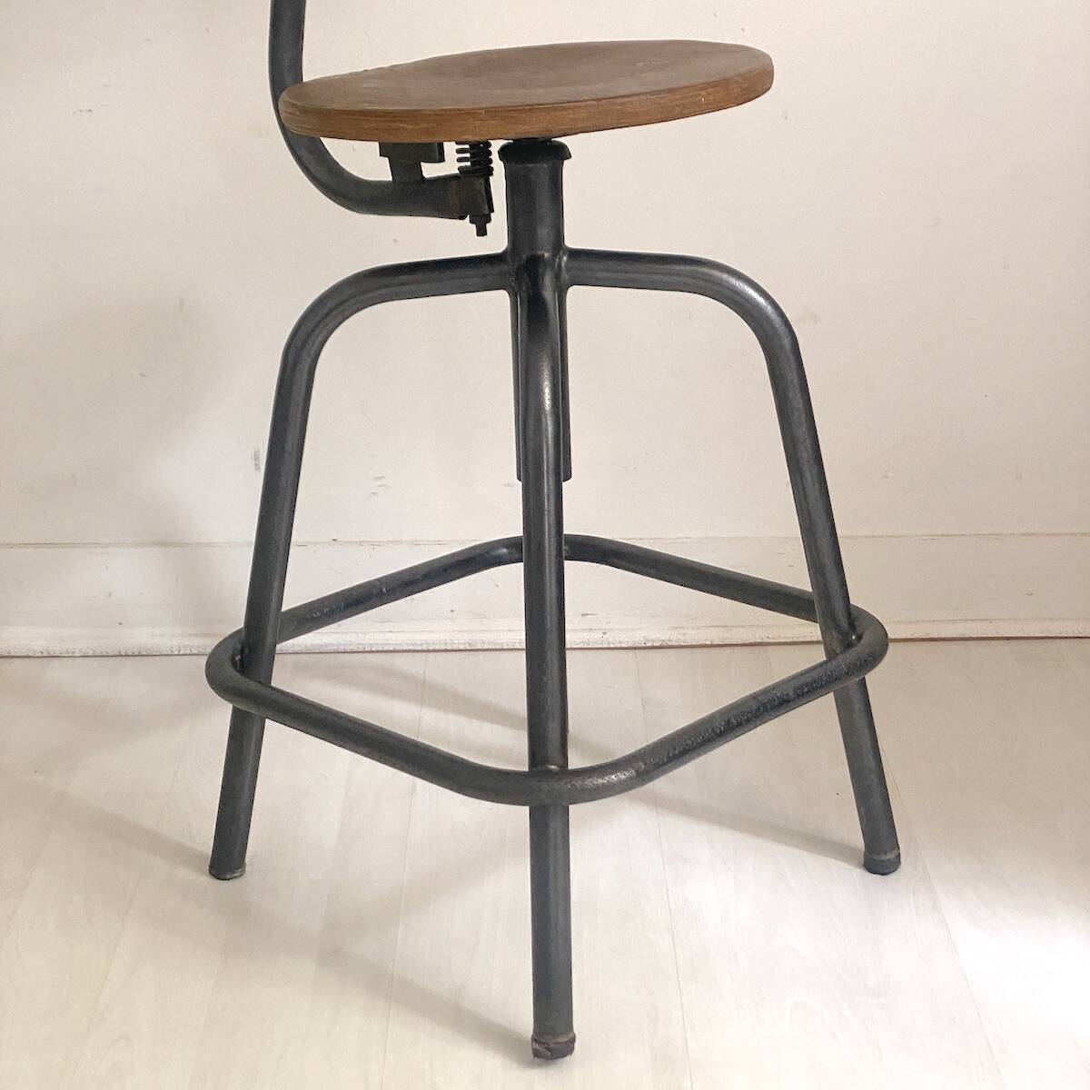 Industrial high stool, adjustable height