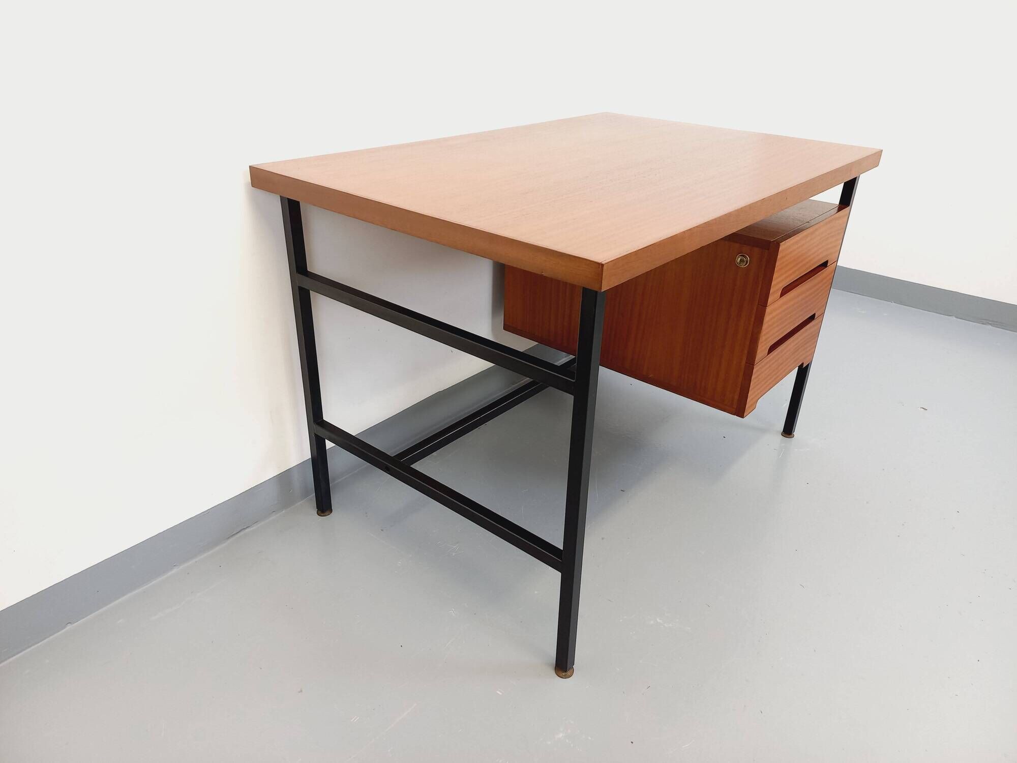 Vintage modernist double-sided desk in mahogany and black metal from the 1960s