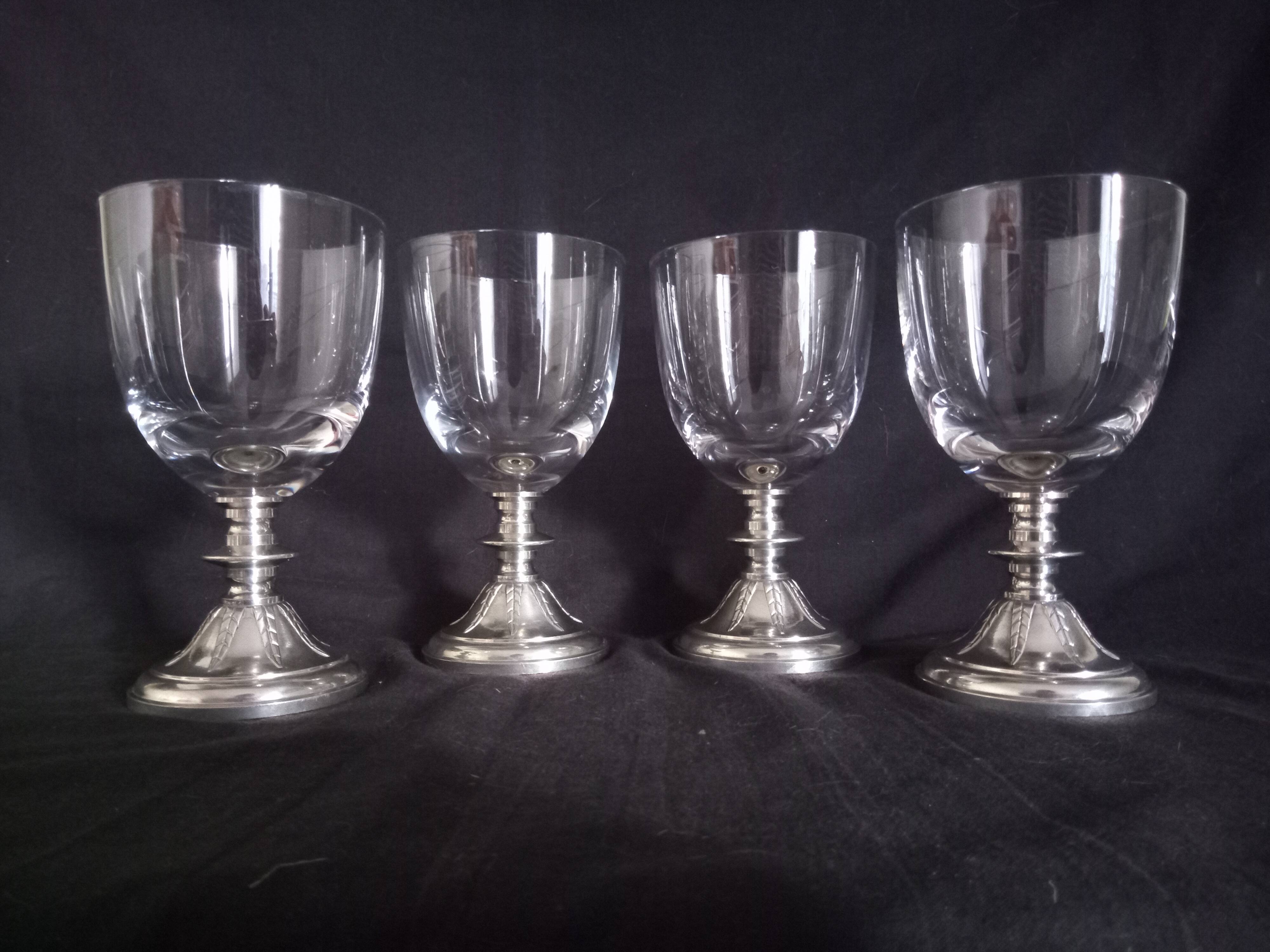 Lot de 4 verres en cristal fin sur pied en Etain du Manoir Paris France