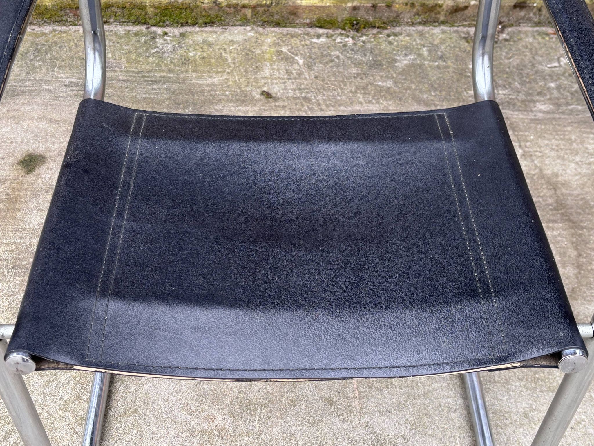 Set of 4 bauhaus cantilever chairs black leather and chrome design 80's