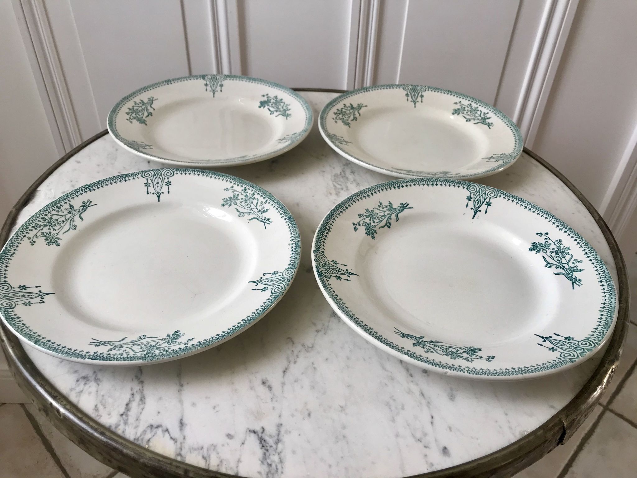 Lot de 4 assiettes plates Terre de Fer Saint-Amand XIXème