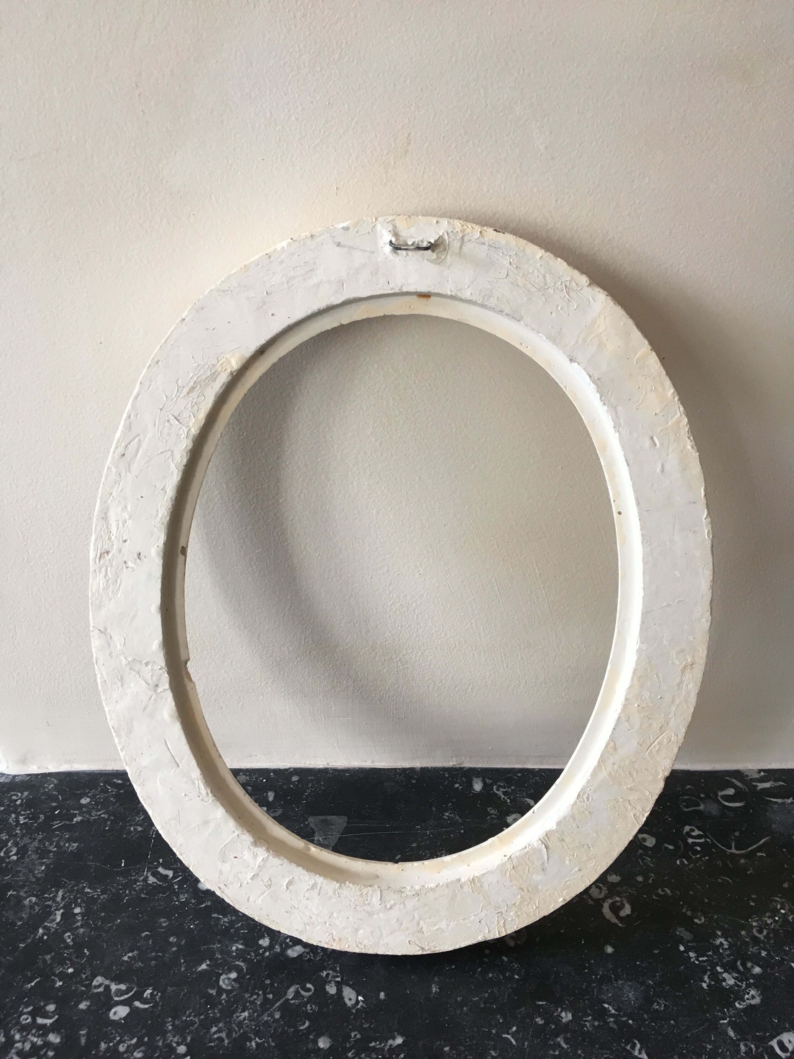 Set of 2 wooden frames of white color