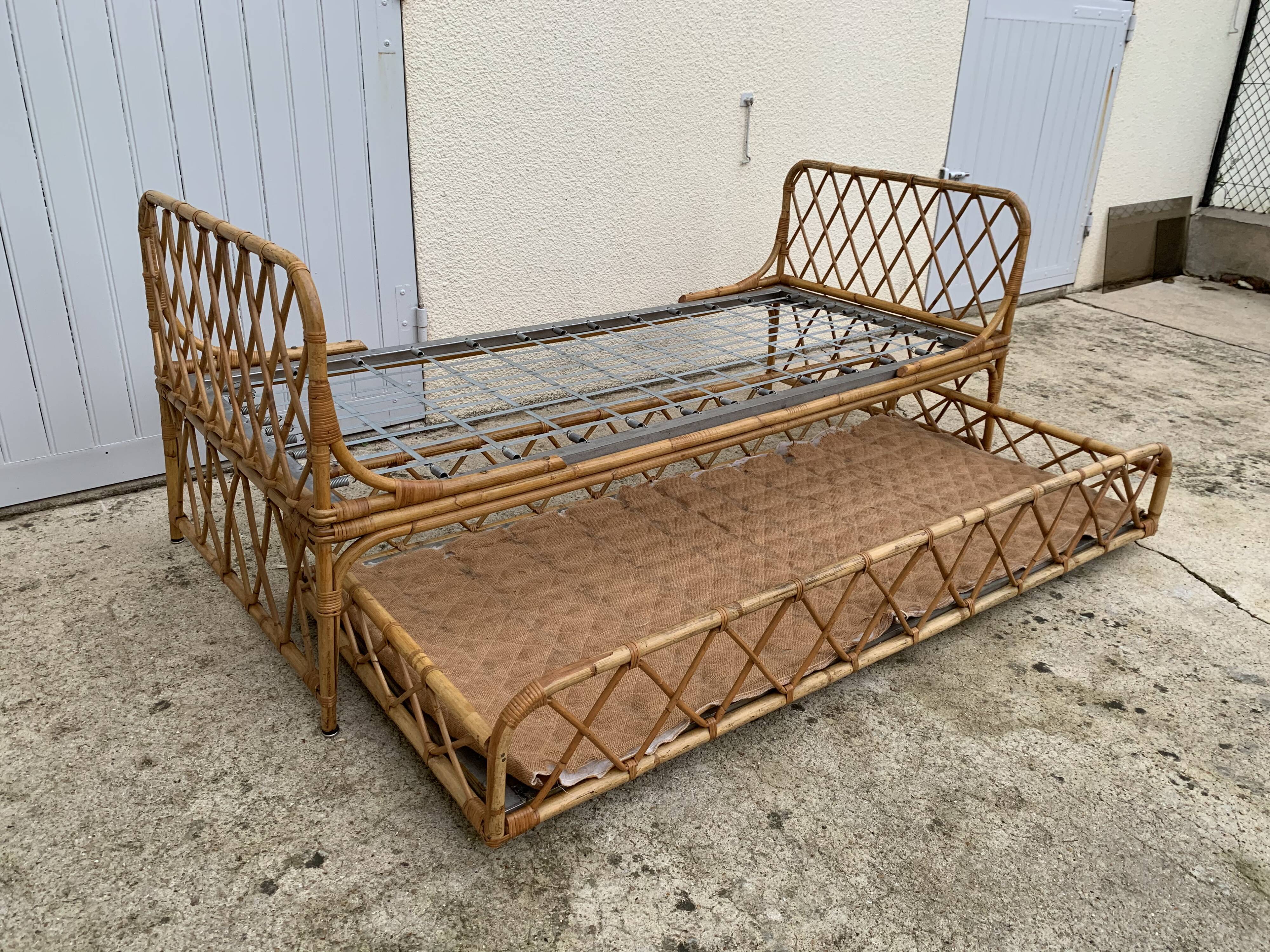 Rattan leg bed 1960
