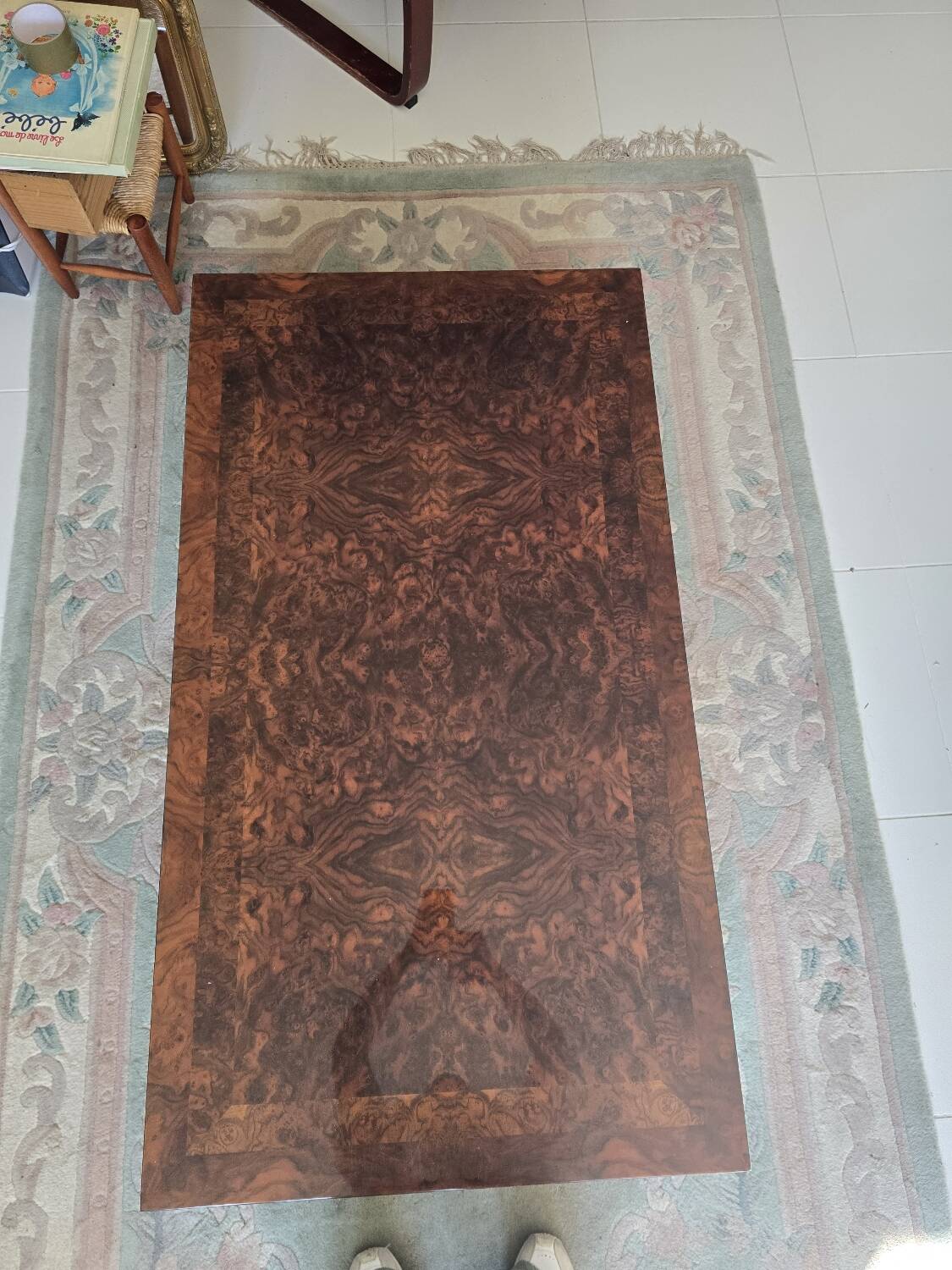 Table basse marqueterie bois de loupe 1970
