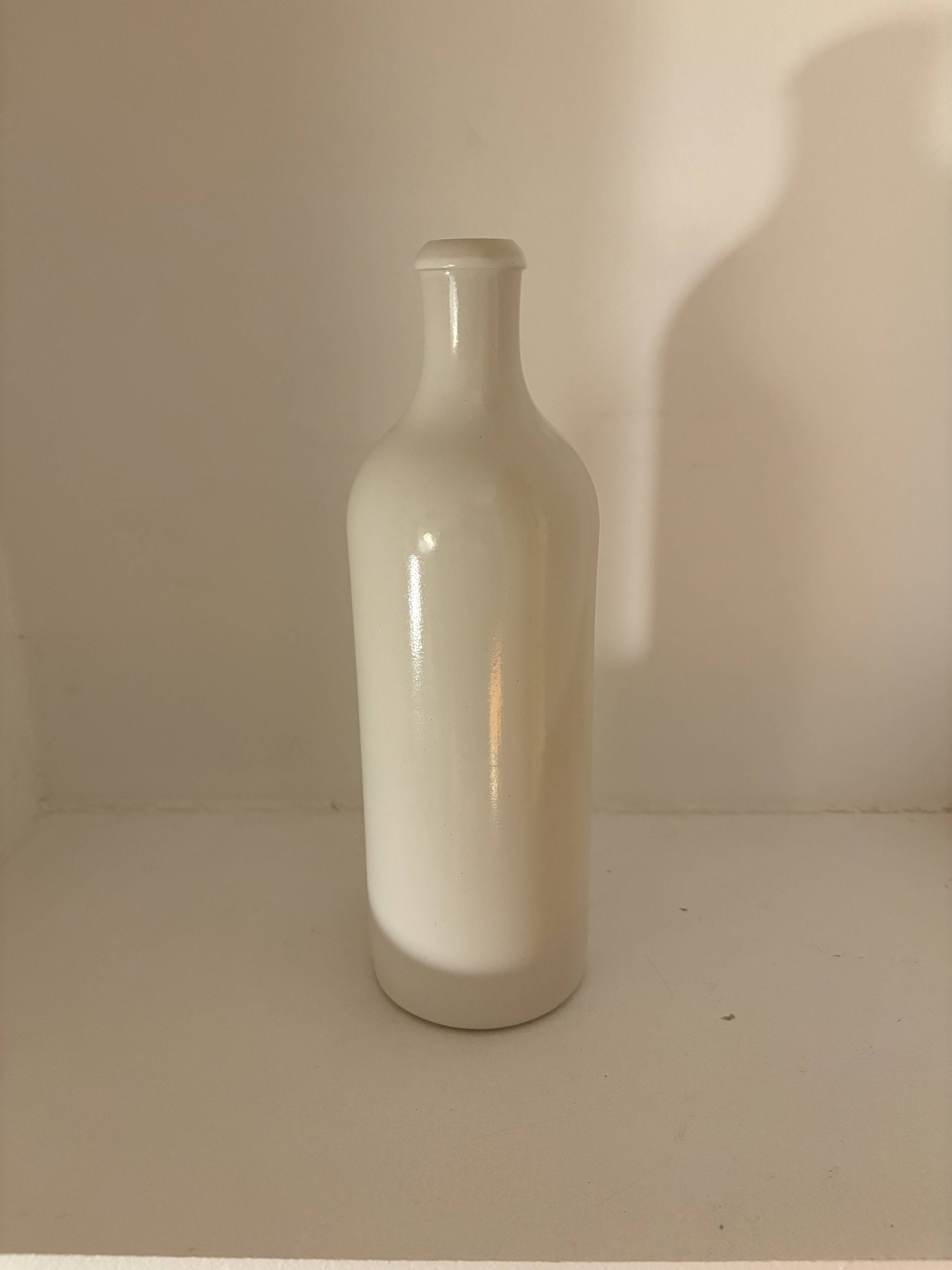 set of 17 decorative items