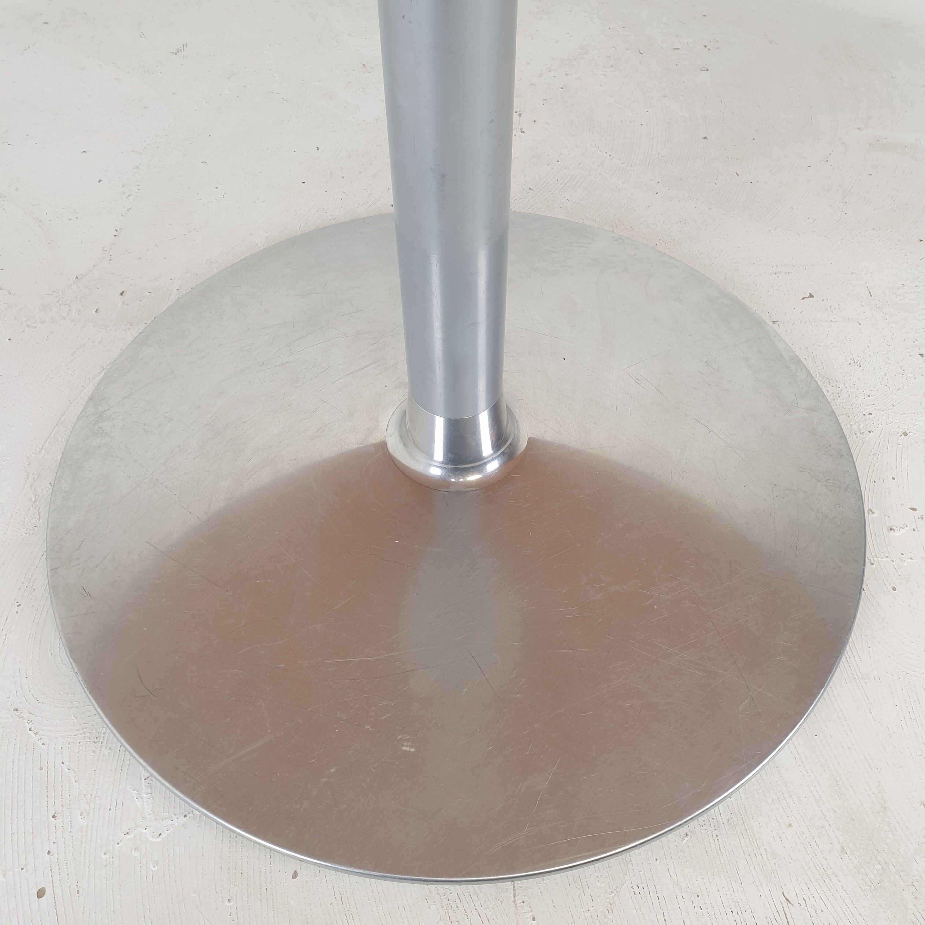 Oval dining table by Pierre Paulin for Artifort