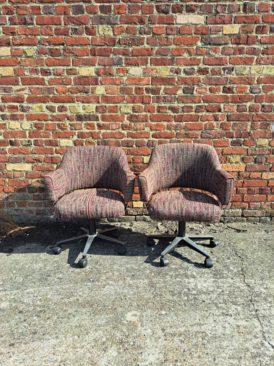Set of 2 swivel office chairs from the 1970s.