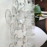Lot 8 stemmed glasses, vine shoots patterns / Bunches of grapes in frosted glass. Vintage