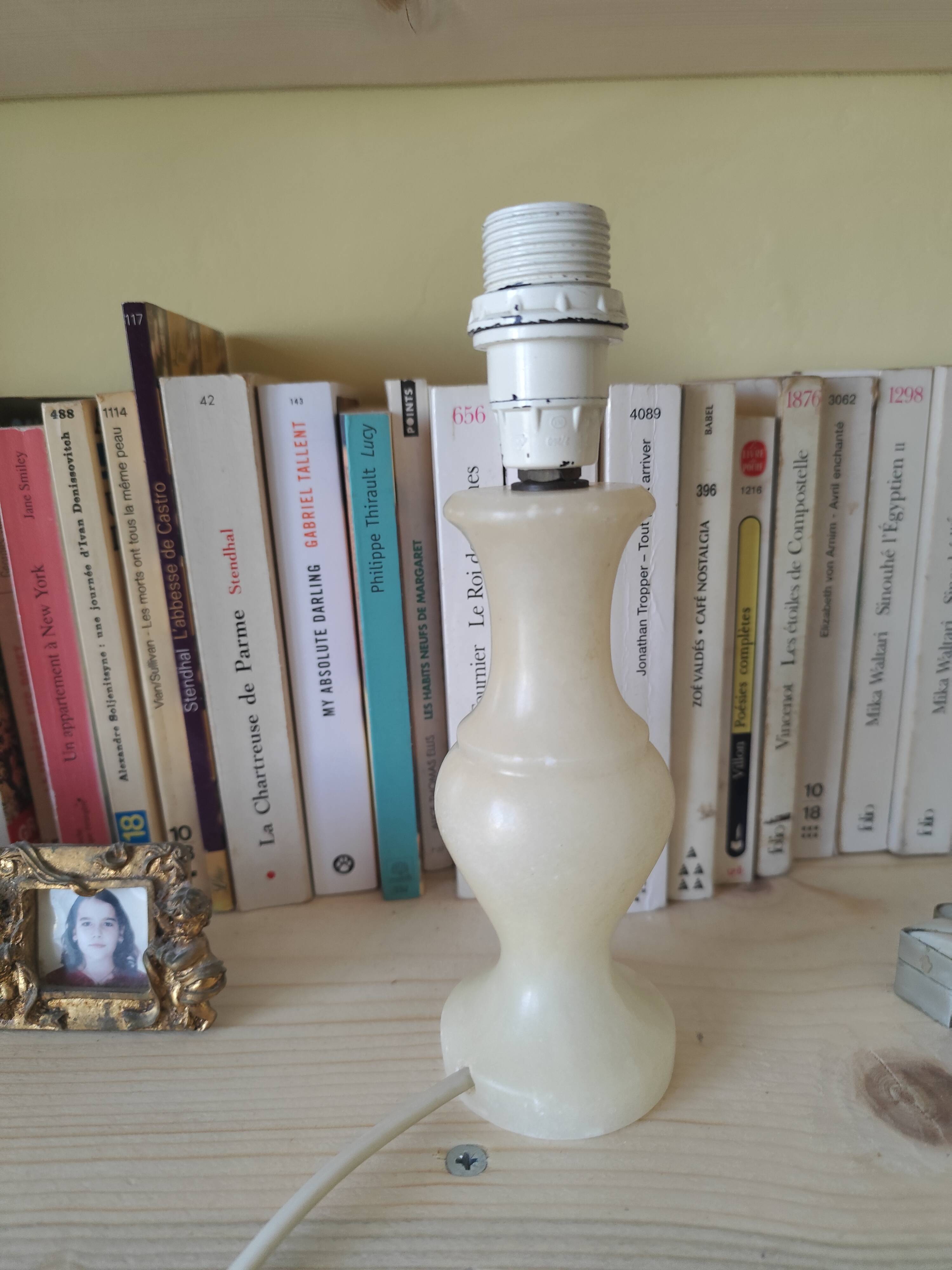 Lampe en pierre marbrée  beige -  lampe albâtre