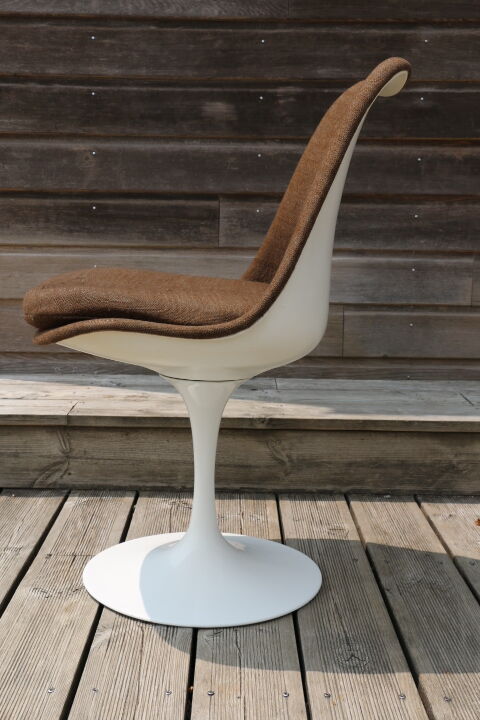 Chaise Tulipe Eero Saarinen marron