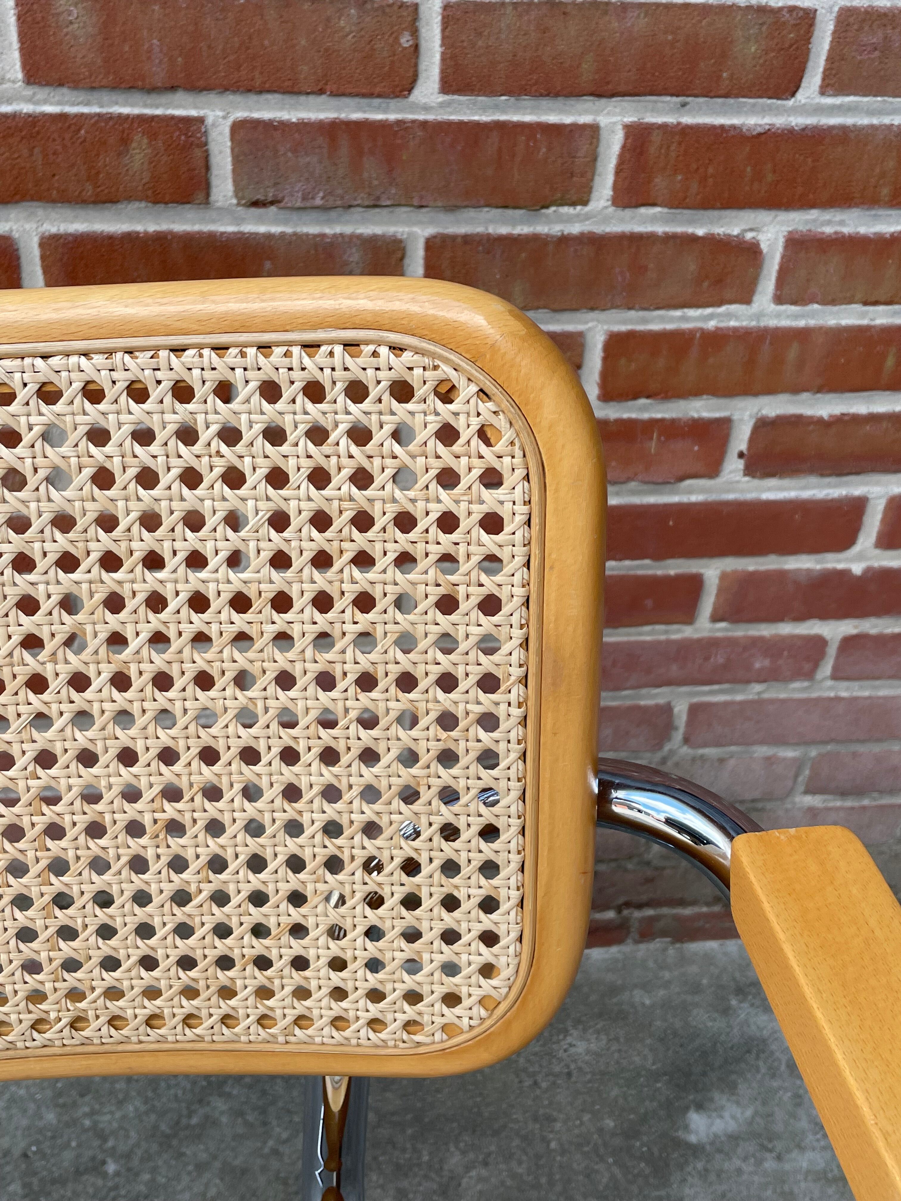 Cesca chair B64 with armrests by Marcel Breuer Design