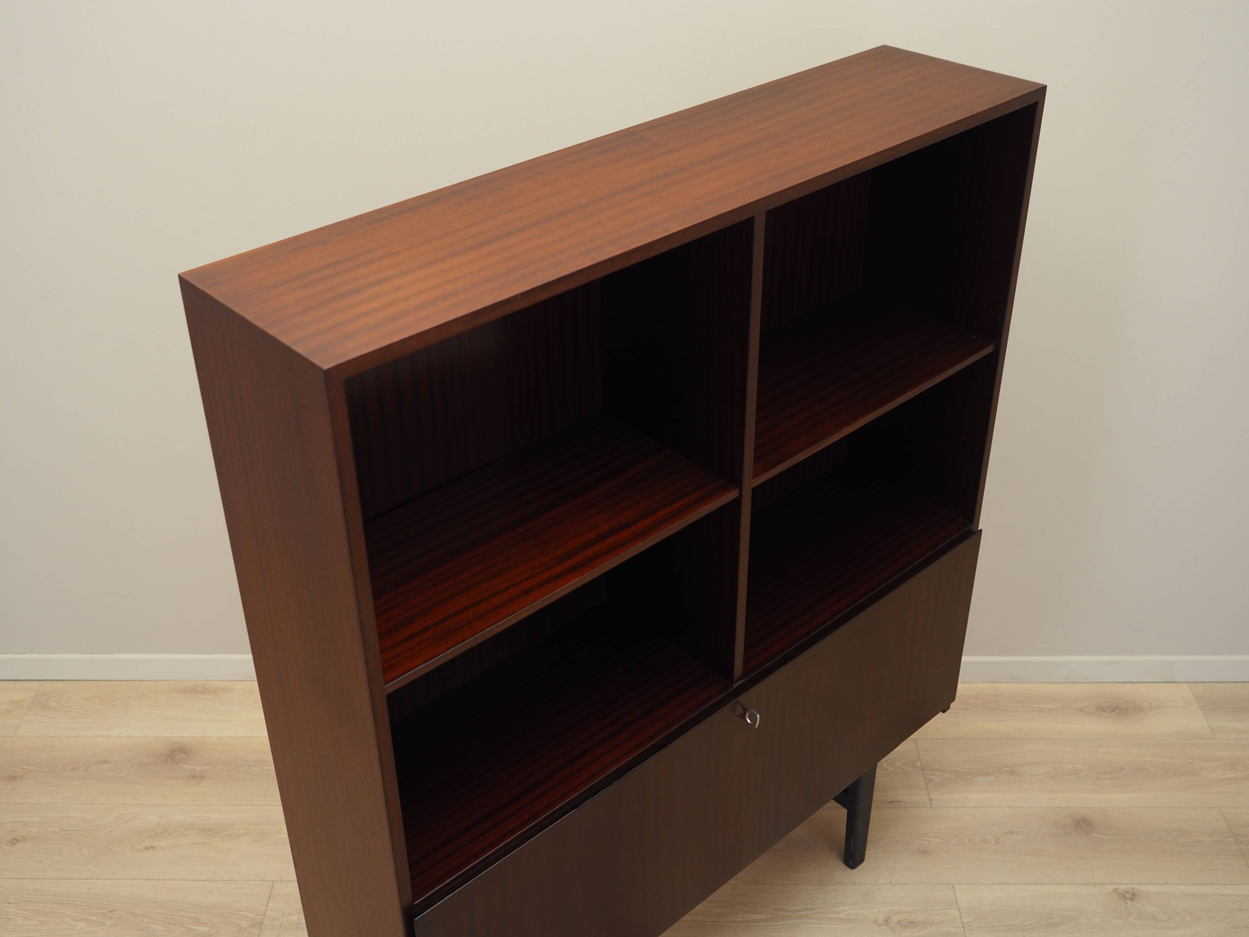 Bibliothèque danoise en acajou par Omann Jun, années 1970