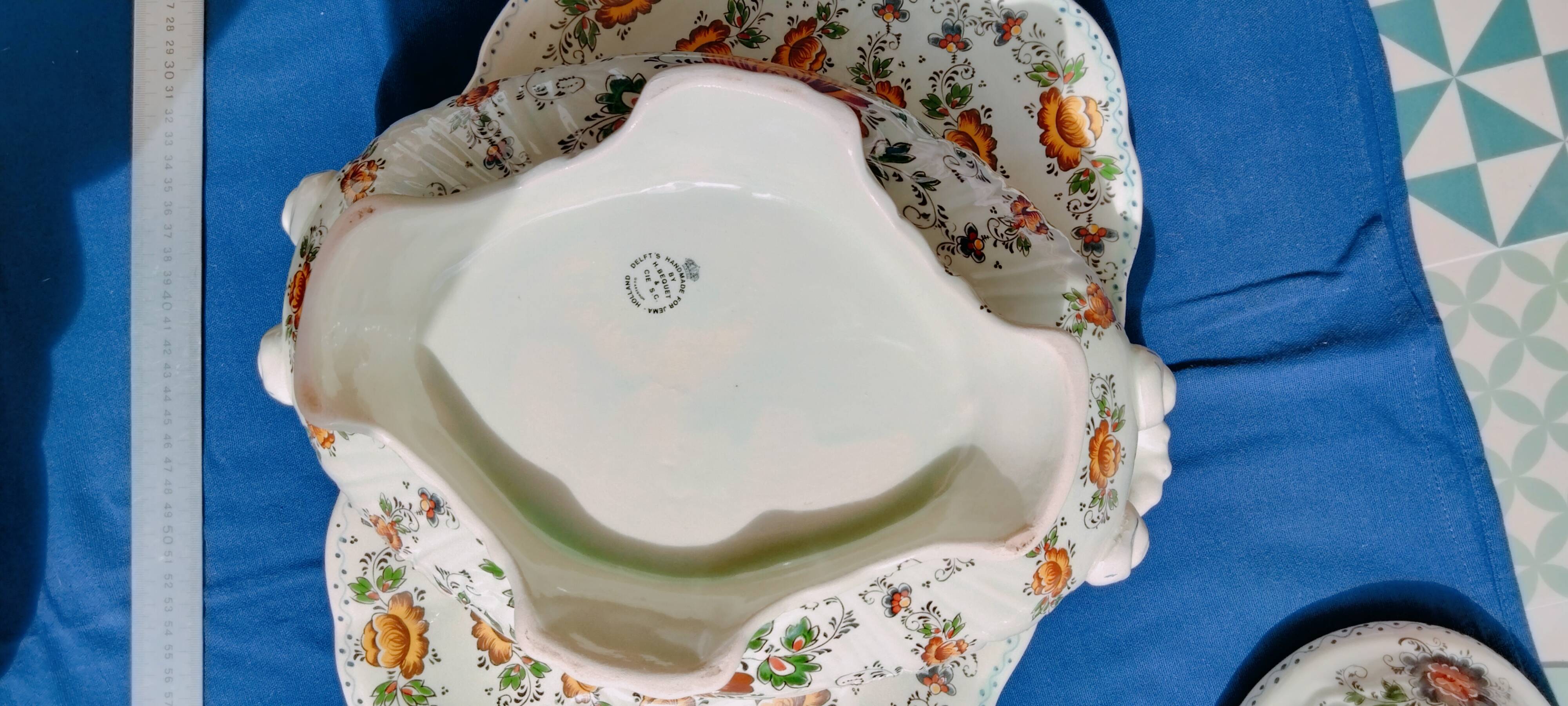Soup tureen