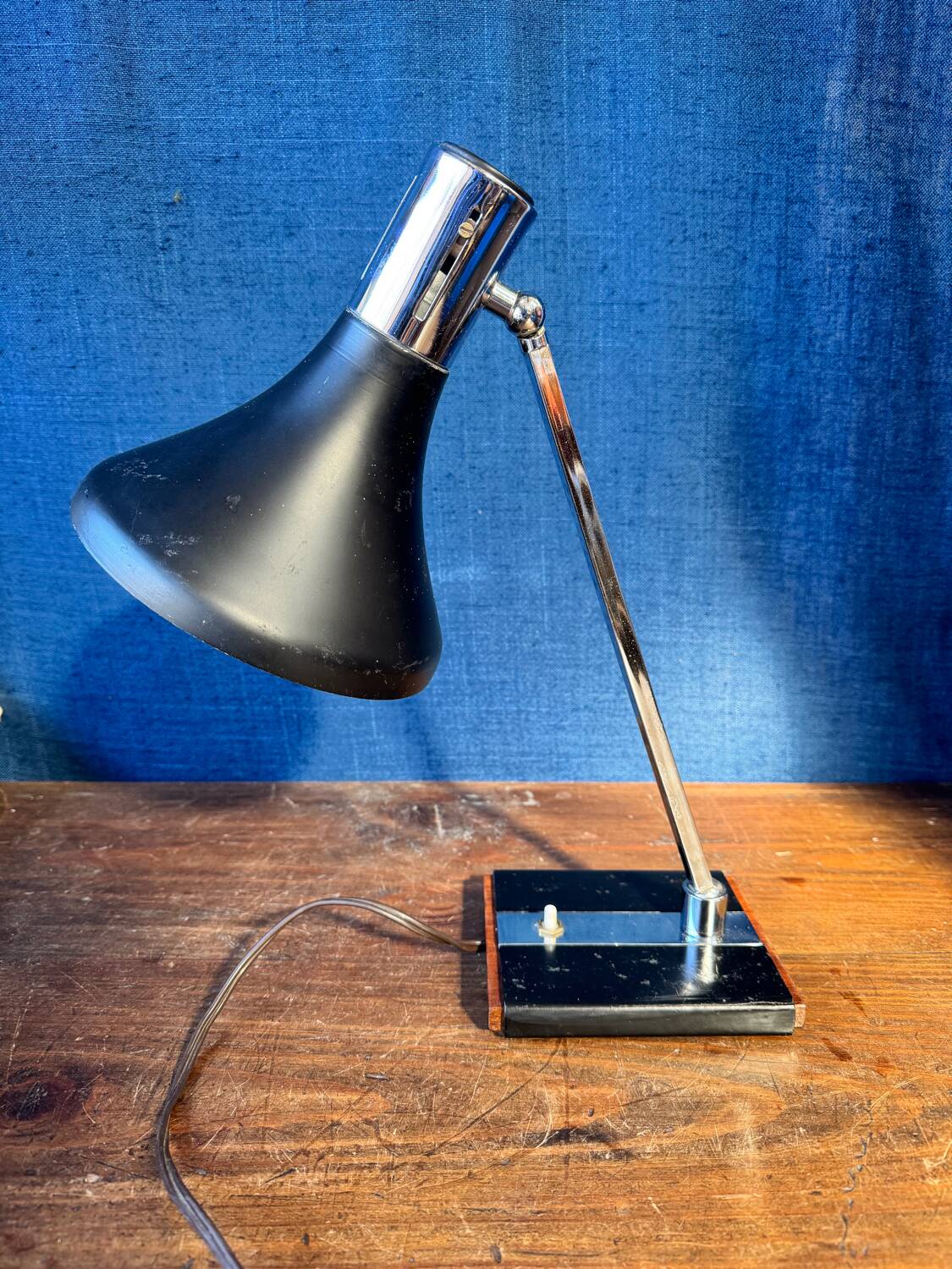 Italian design desk lamp from the 1960s.