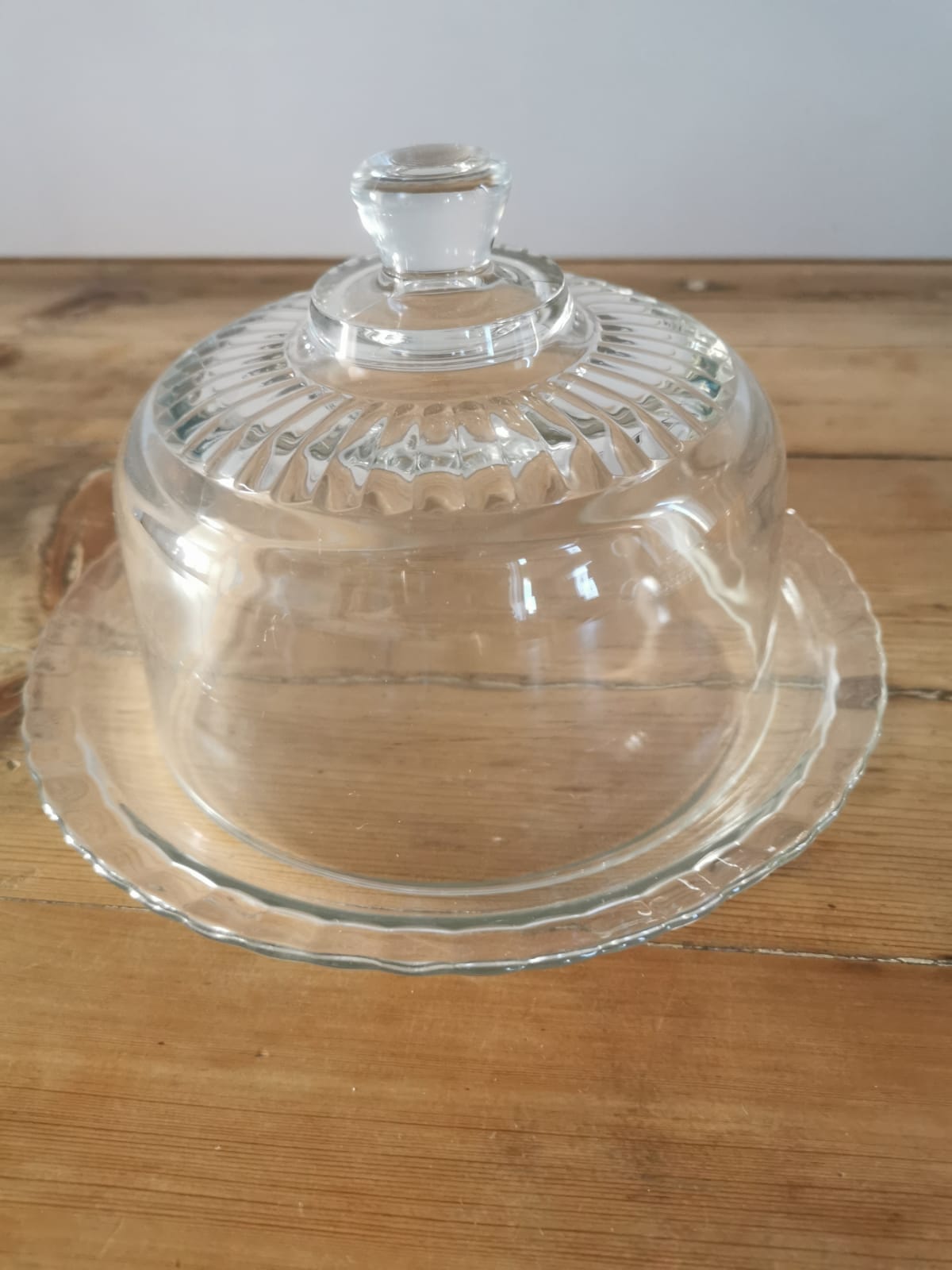 Glass arcopal cake dish with bell