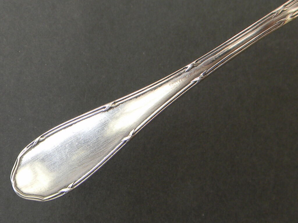 Lot of 12 teaspoons of silver metal