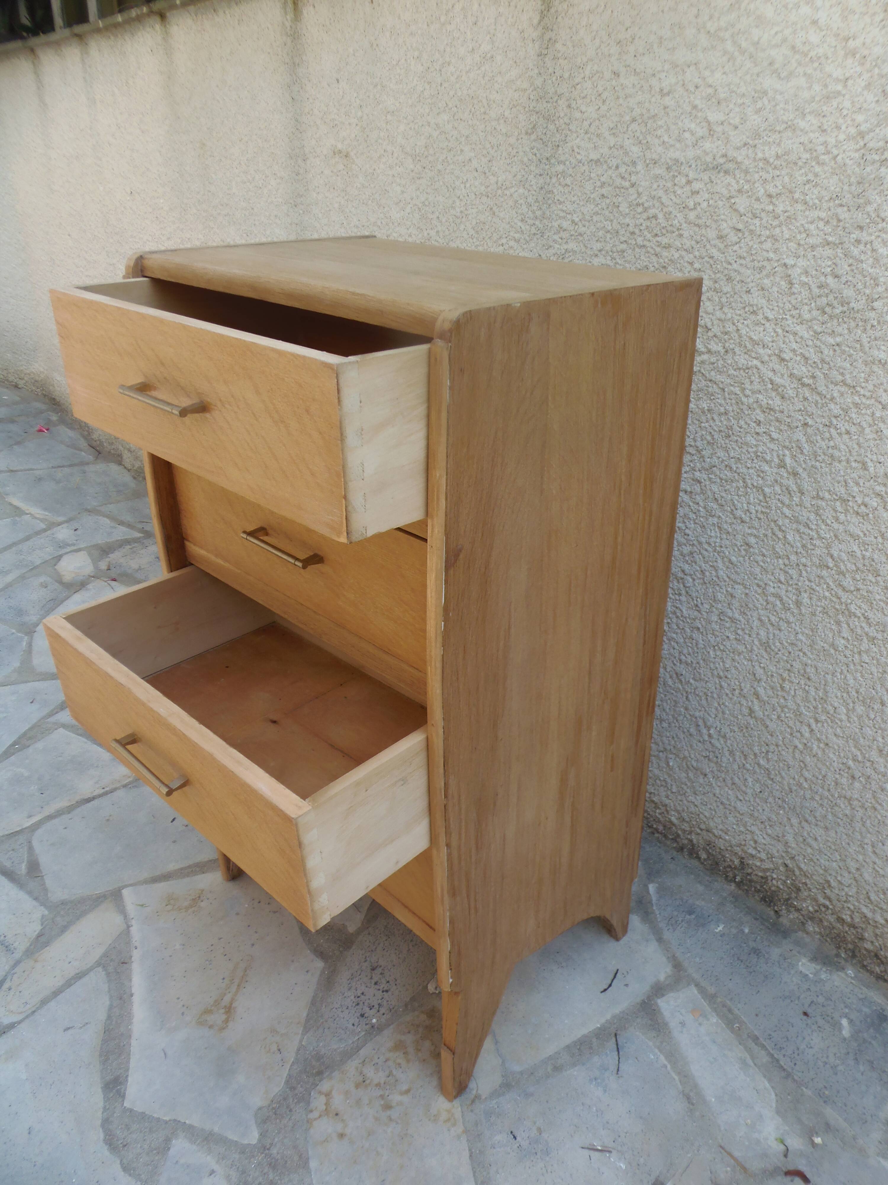 Vintage chest of drawers in raw wood.