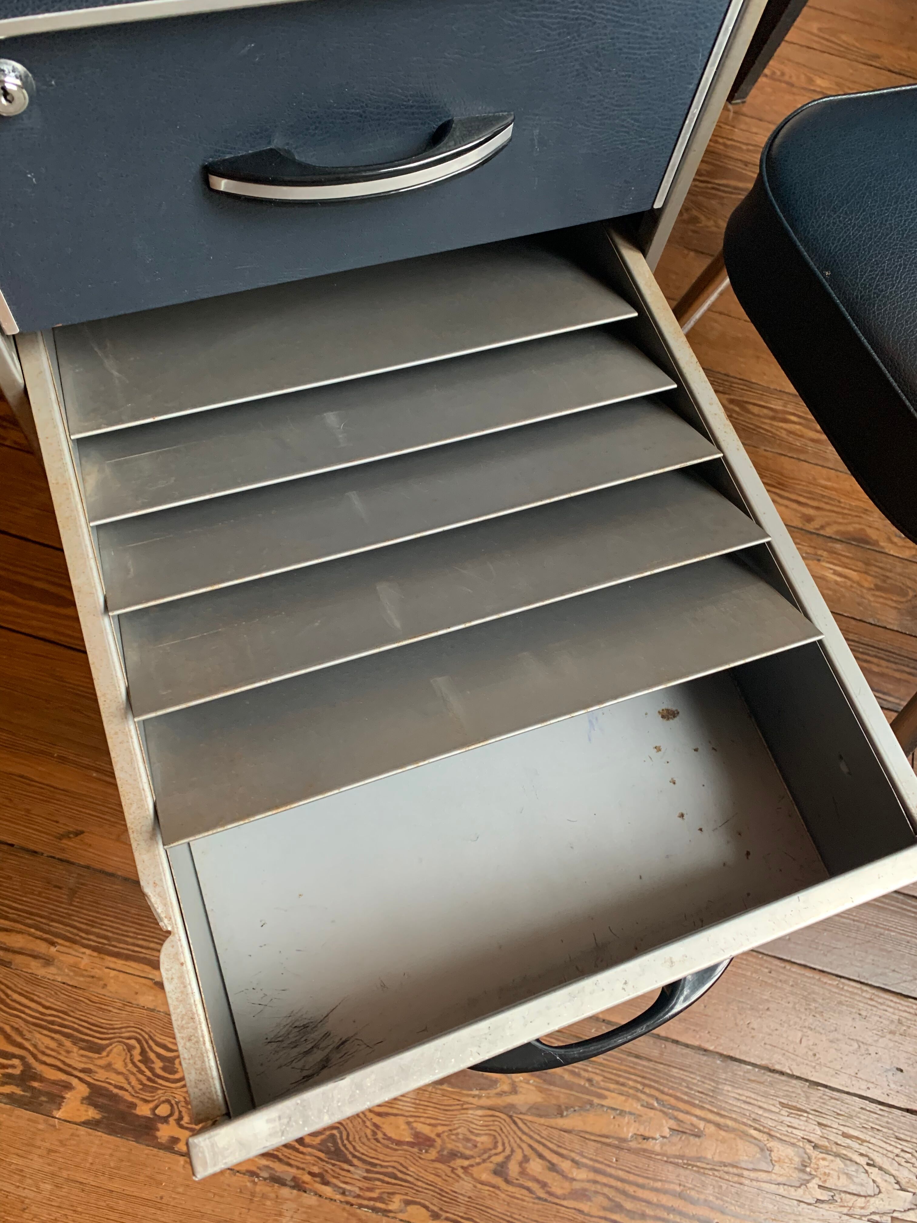 Indus desk and its chair