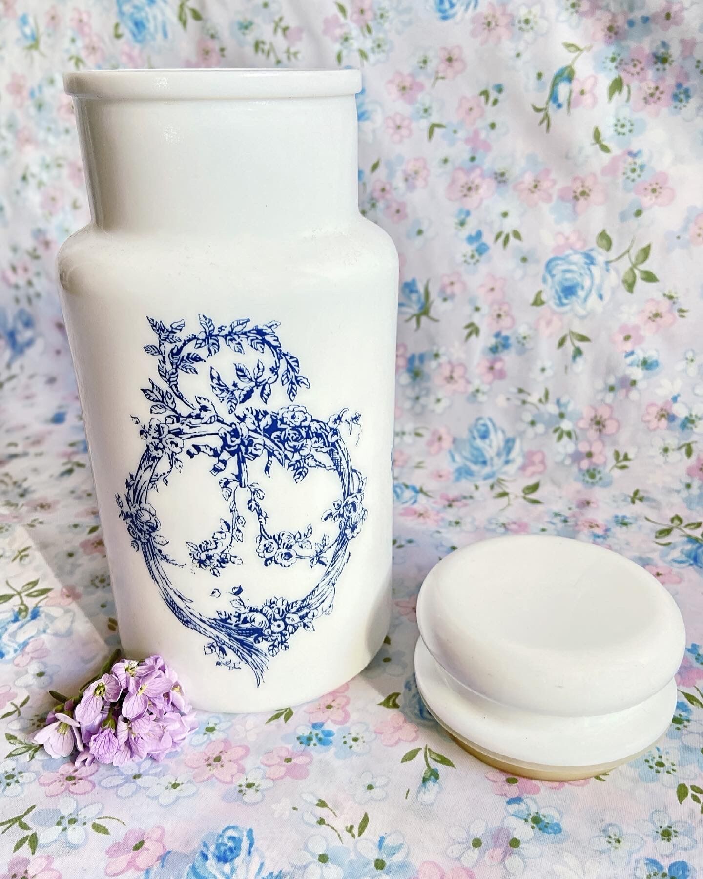 Lot of apothecary jars