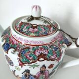 Chinese porcelain teapot flower characters