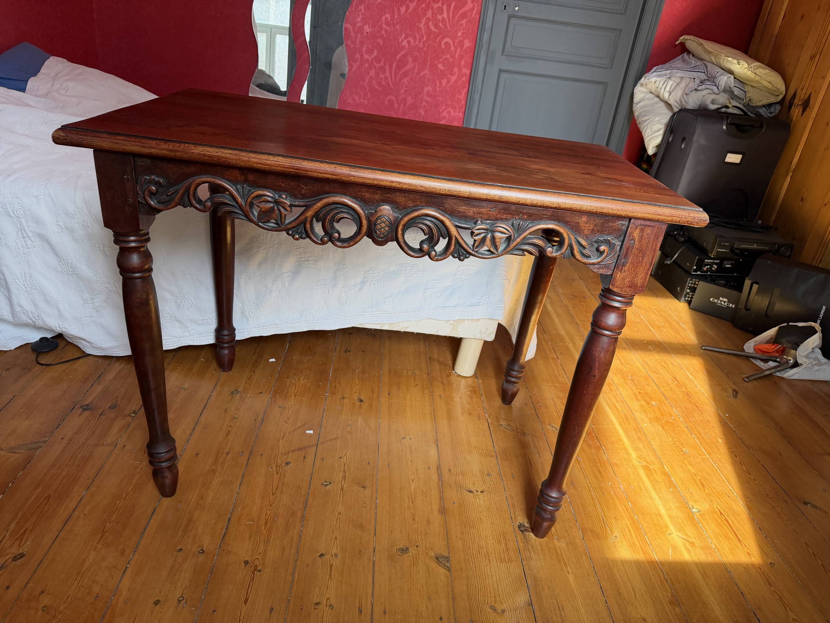 Belle Époque Desk — Carved openwork mahogany, baluster legs