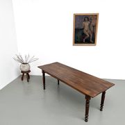 Table de ferme en noyer massif, pieds tournés, 1920