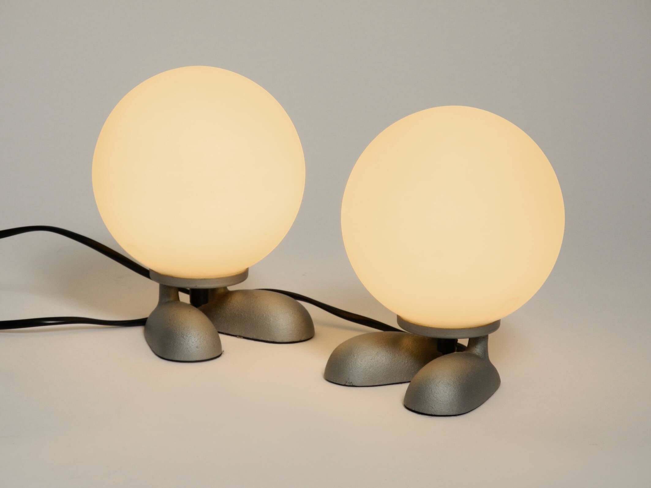Pair of 1990s table lamps with a cast aluminum base by Sompex
