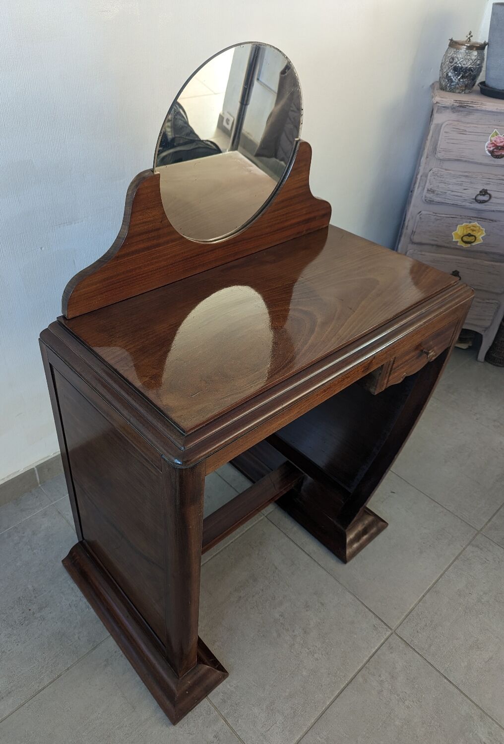 Hairdresser art deco liner