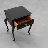 Paire de tables de chevet de style Louis XV en chêne laqué noir, France, années 1950