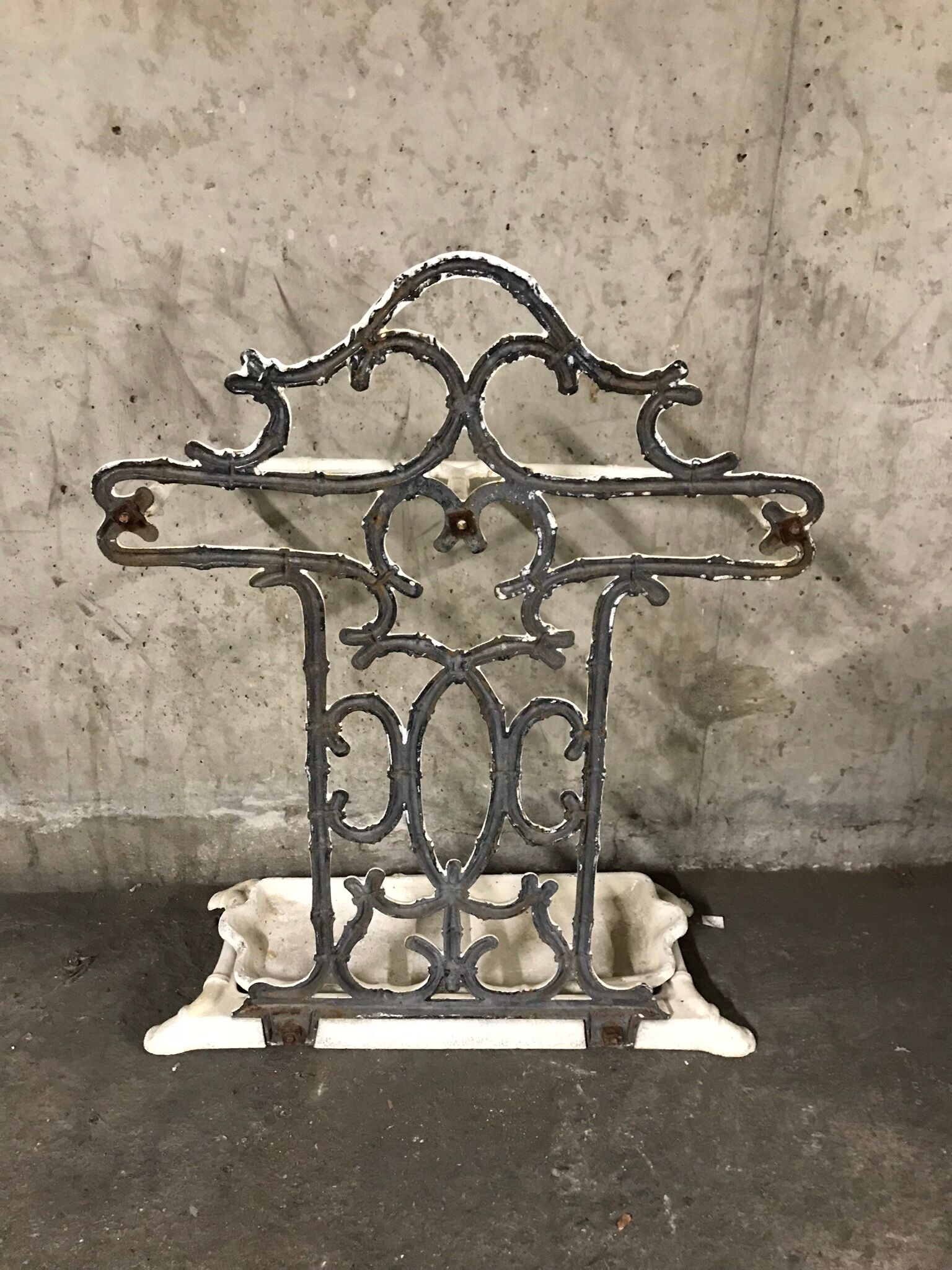 Porte-parapluie fer et émaillé