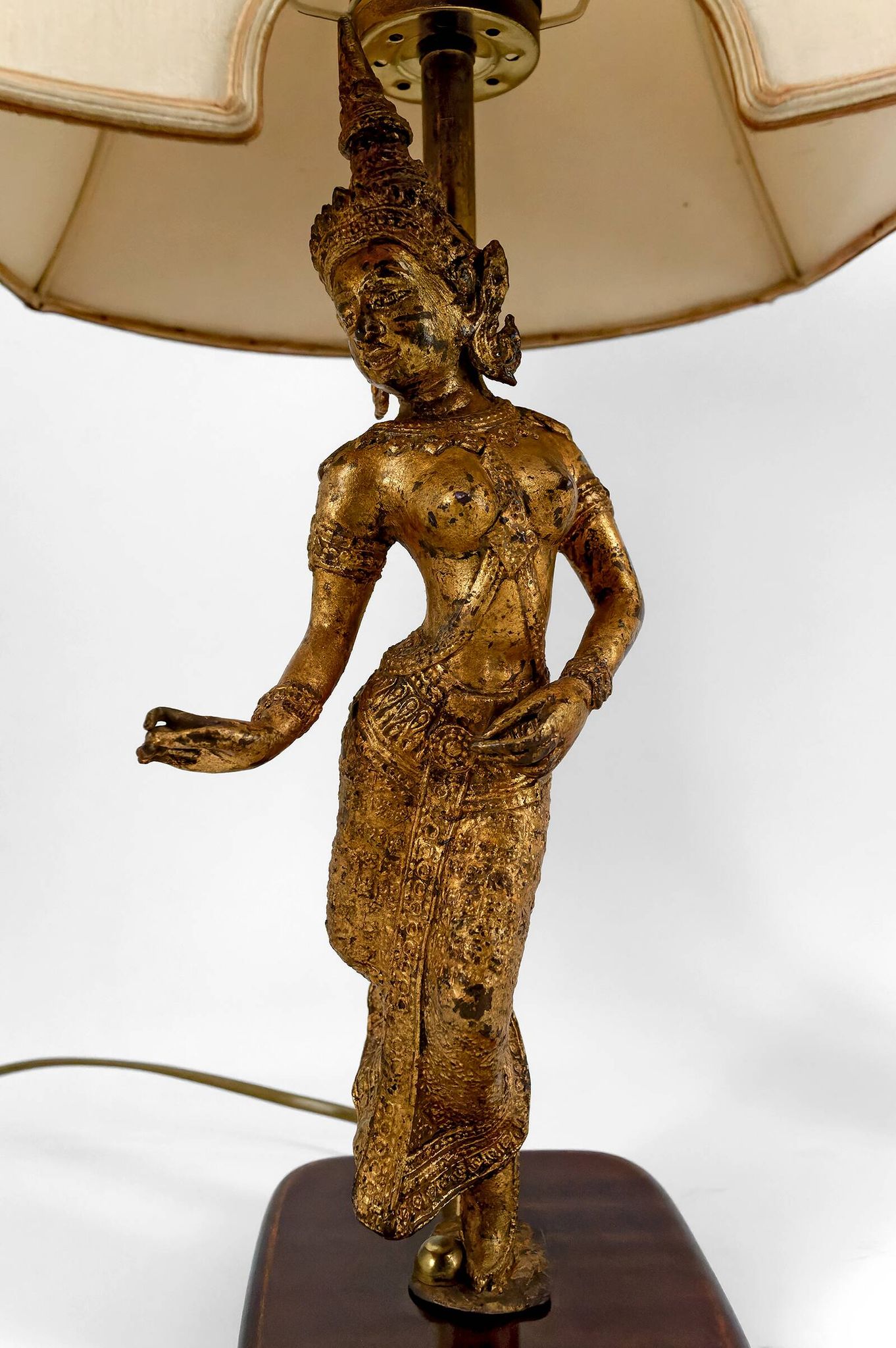 Paire de Lampes Sculpturales en Bronze Doré, Danseuses Thaïs, XXe