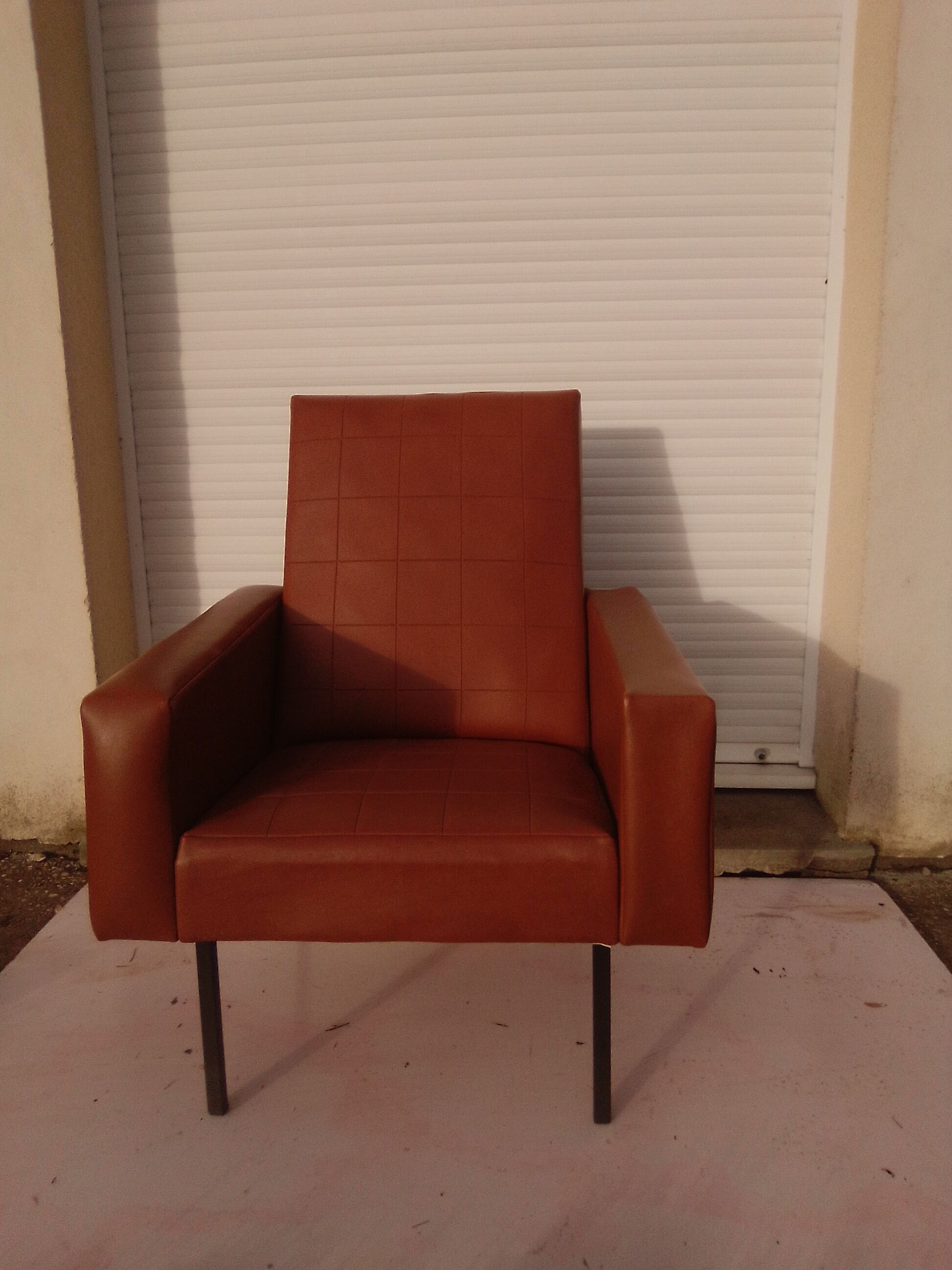 Armchair in brown skaï 70s