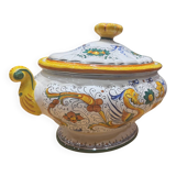 Hand-painted faience soup tureen from Deruta – Italy