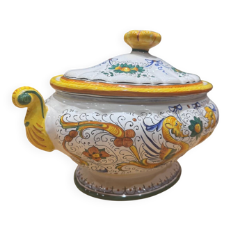 Hand-painted faience soup tureen from Deruta – Italy