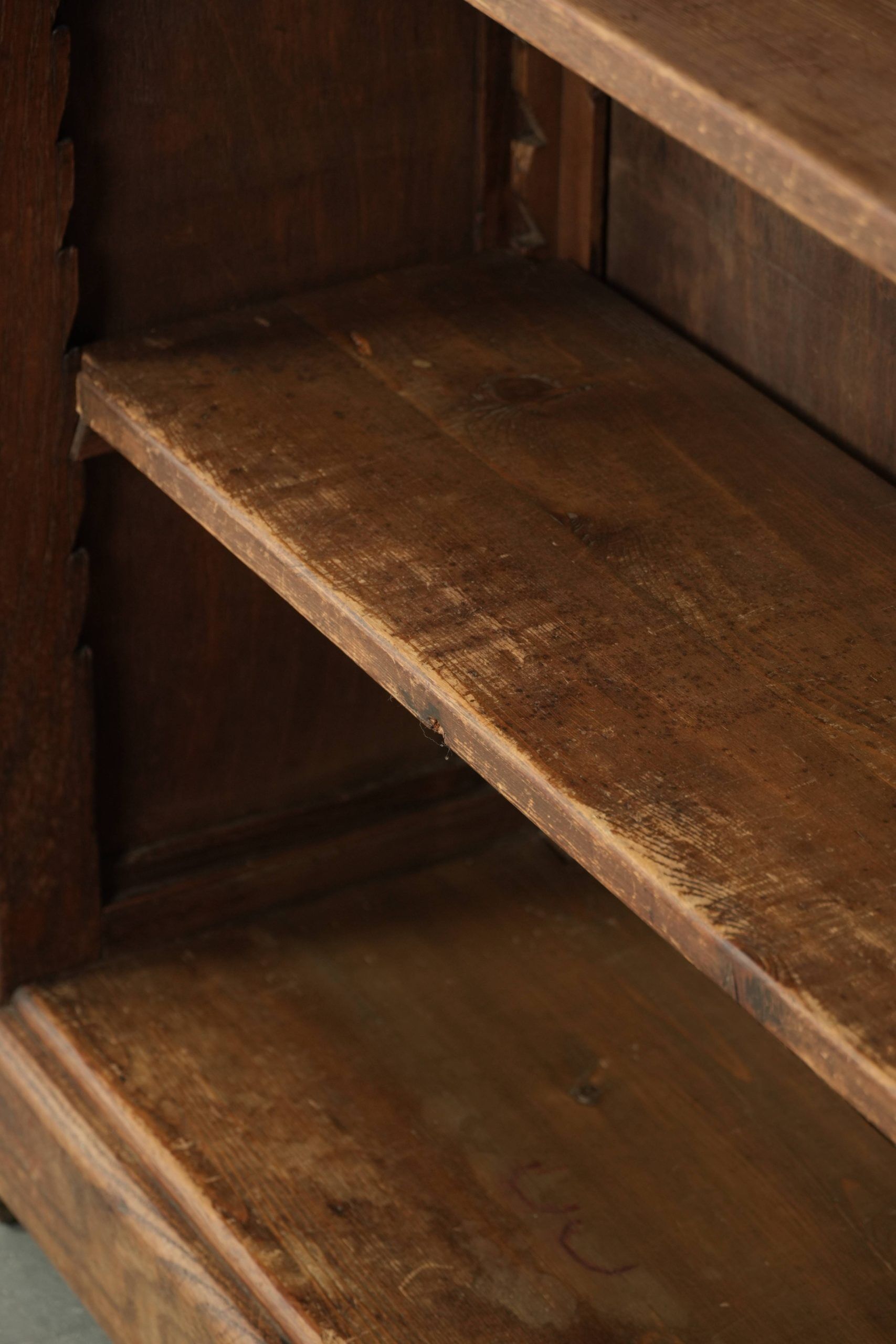 Elegant antique Dutch oak bookcase from the early 20th century