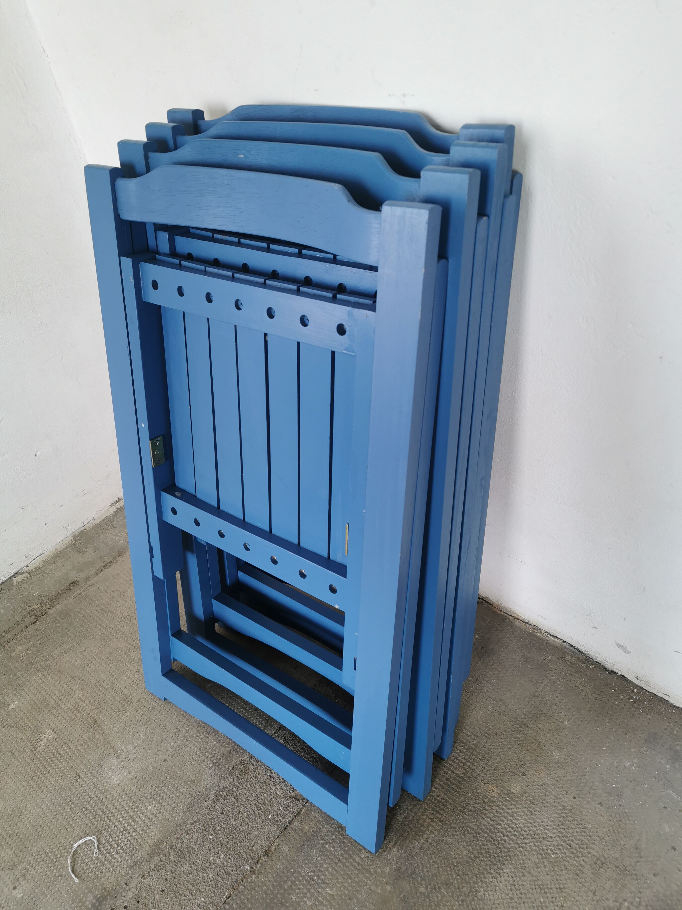 Set of 4 vintage folding chairs