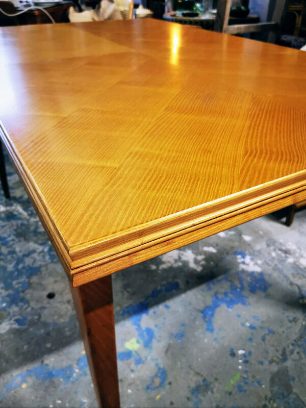 Expandable vintage table