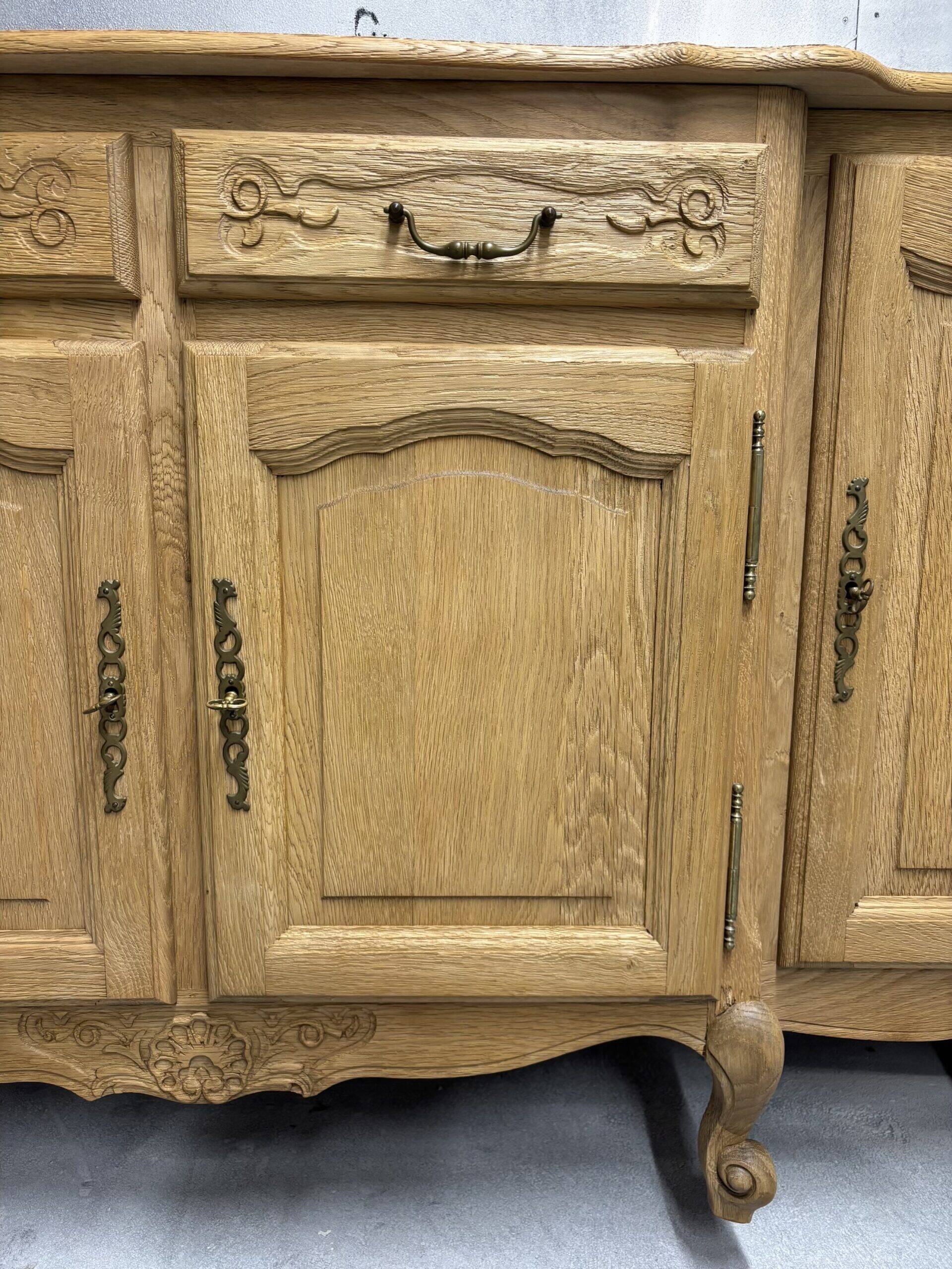 Oak buffet with marquetry