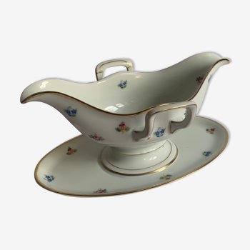 Porcelain sauce boat