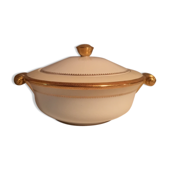 Soup tureen