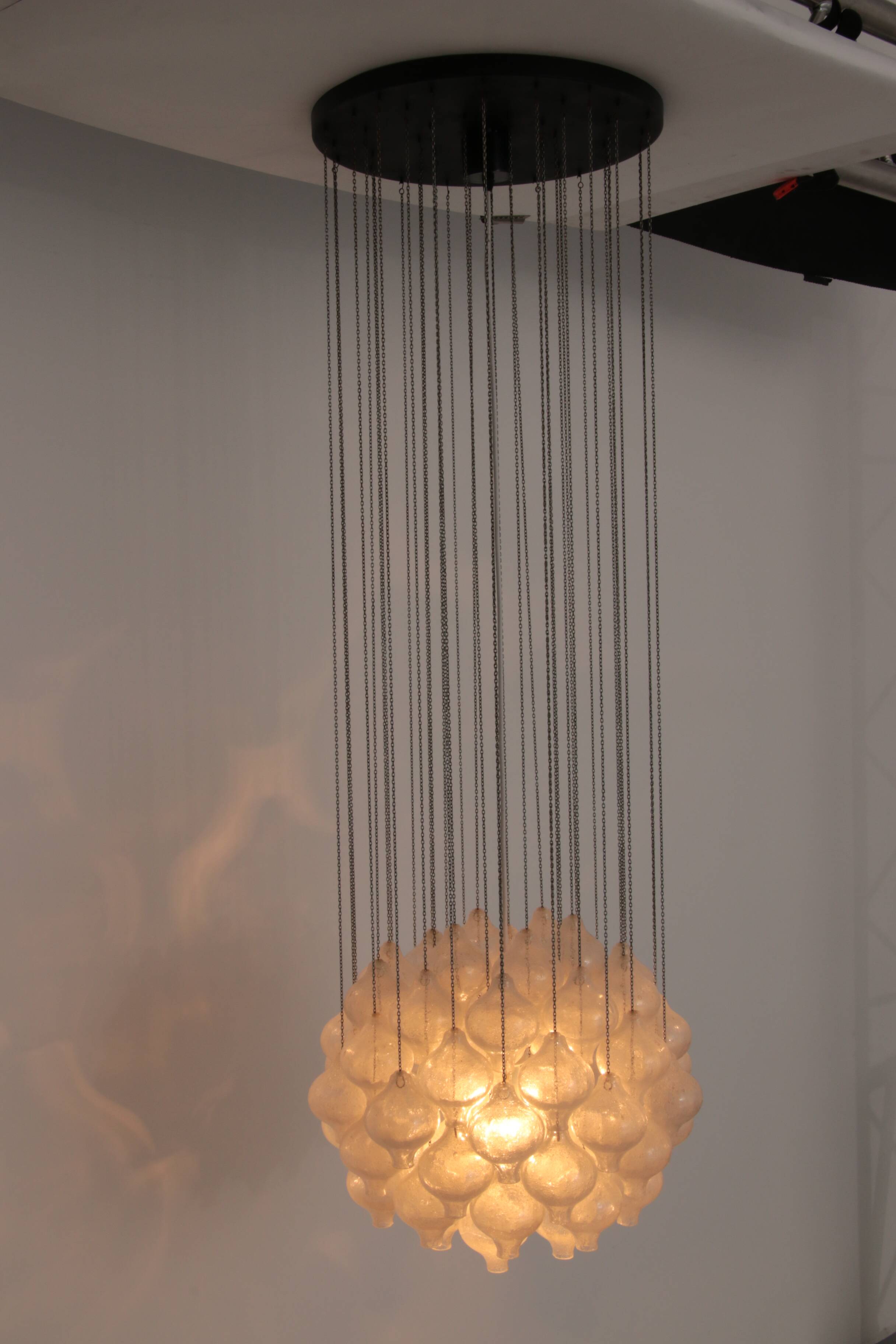 Kalmar 'Tulipan' Chandelier Pendant Light, Blown Glass, 1970