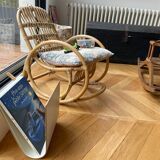 Wavy magazine holder