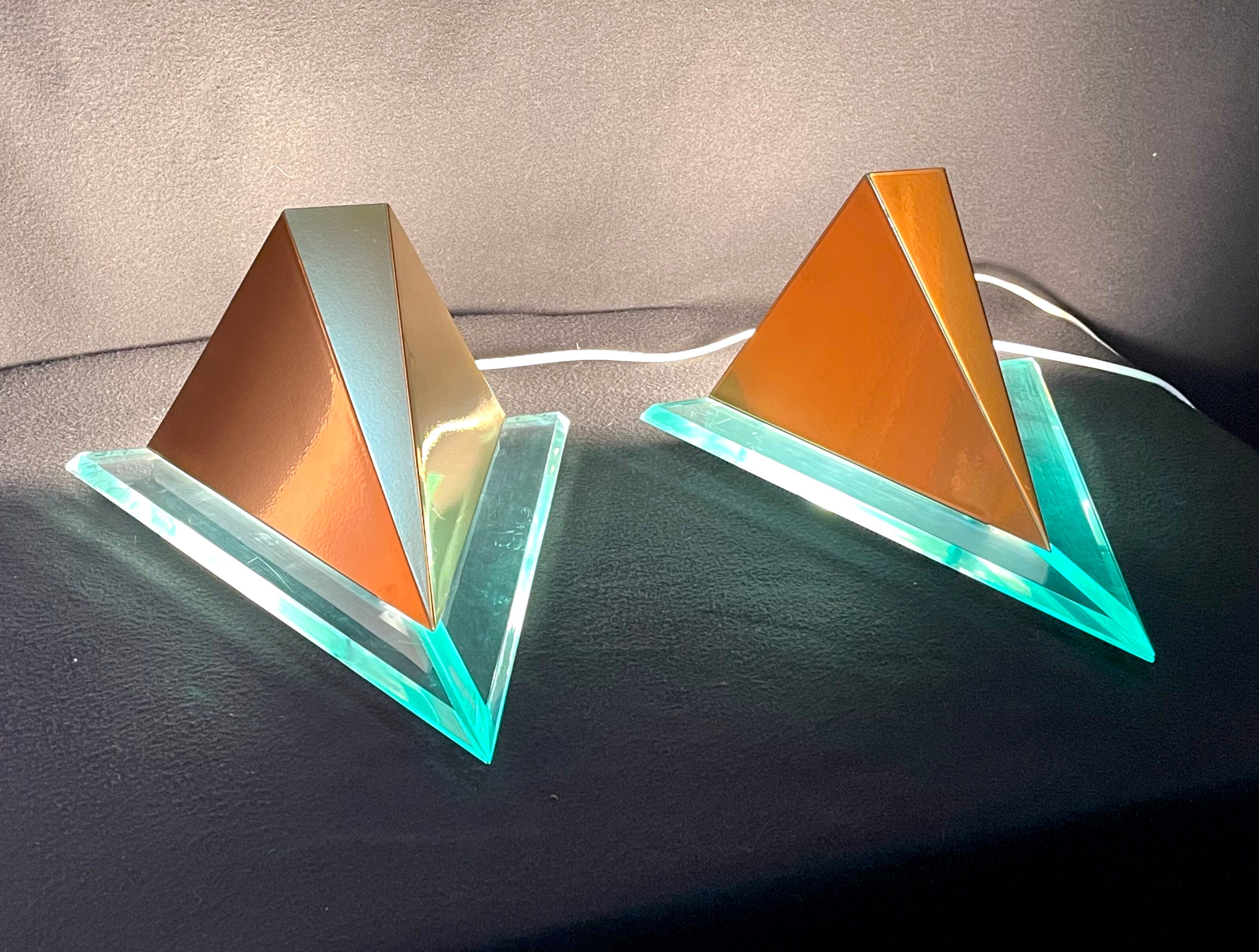 Pair of postmodern triangular sconces, gold metal and lucite, fin XX by Massive