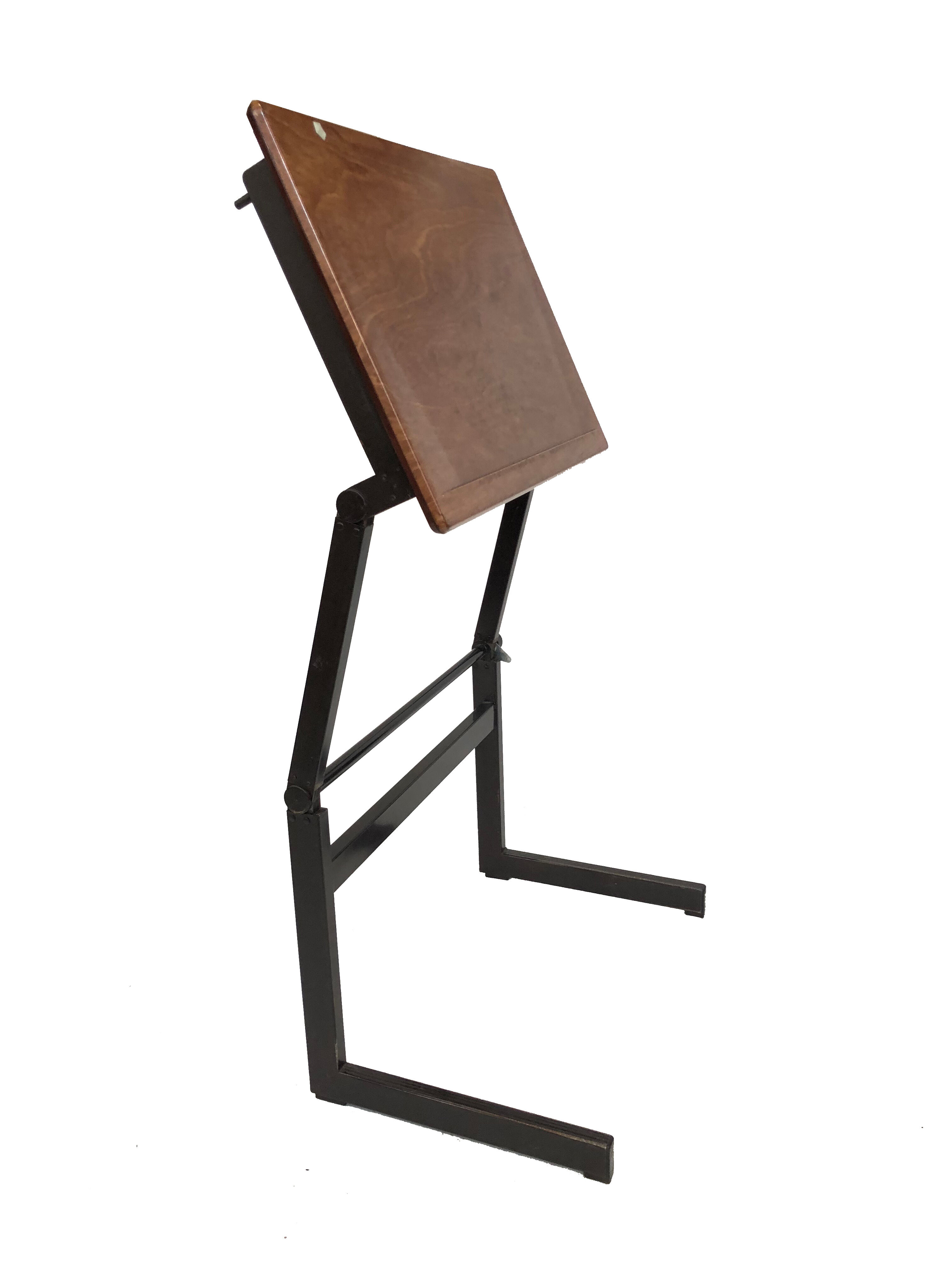 Bureau industriel des années 70 Pays-Bas Marko Galvanitas avec sa chaise