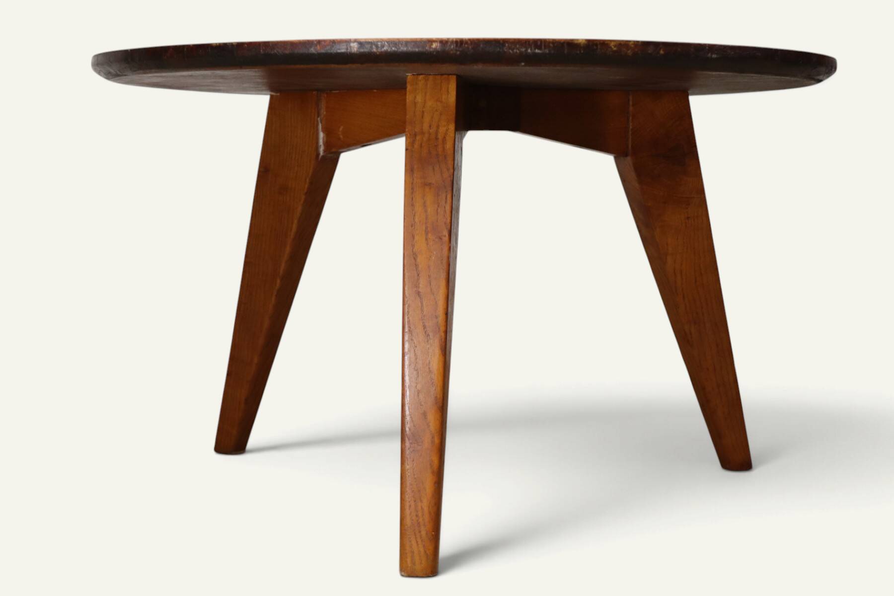 Tripod coffee table in oak, 1950s.