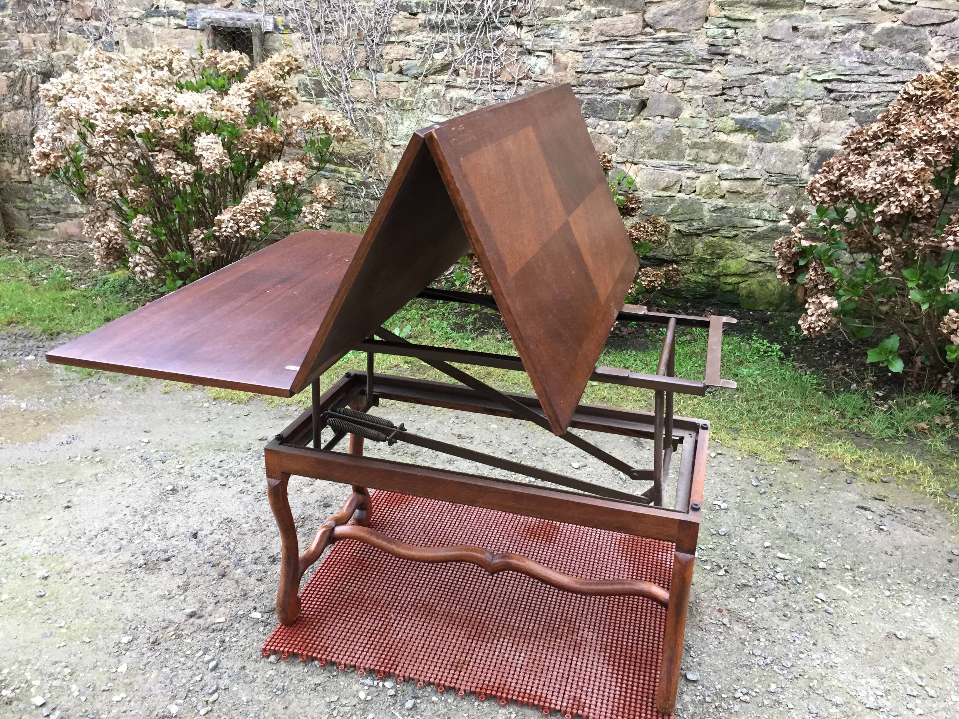 Modular vintage oak coffee table with Albert Ducrot's magical system