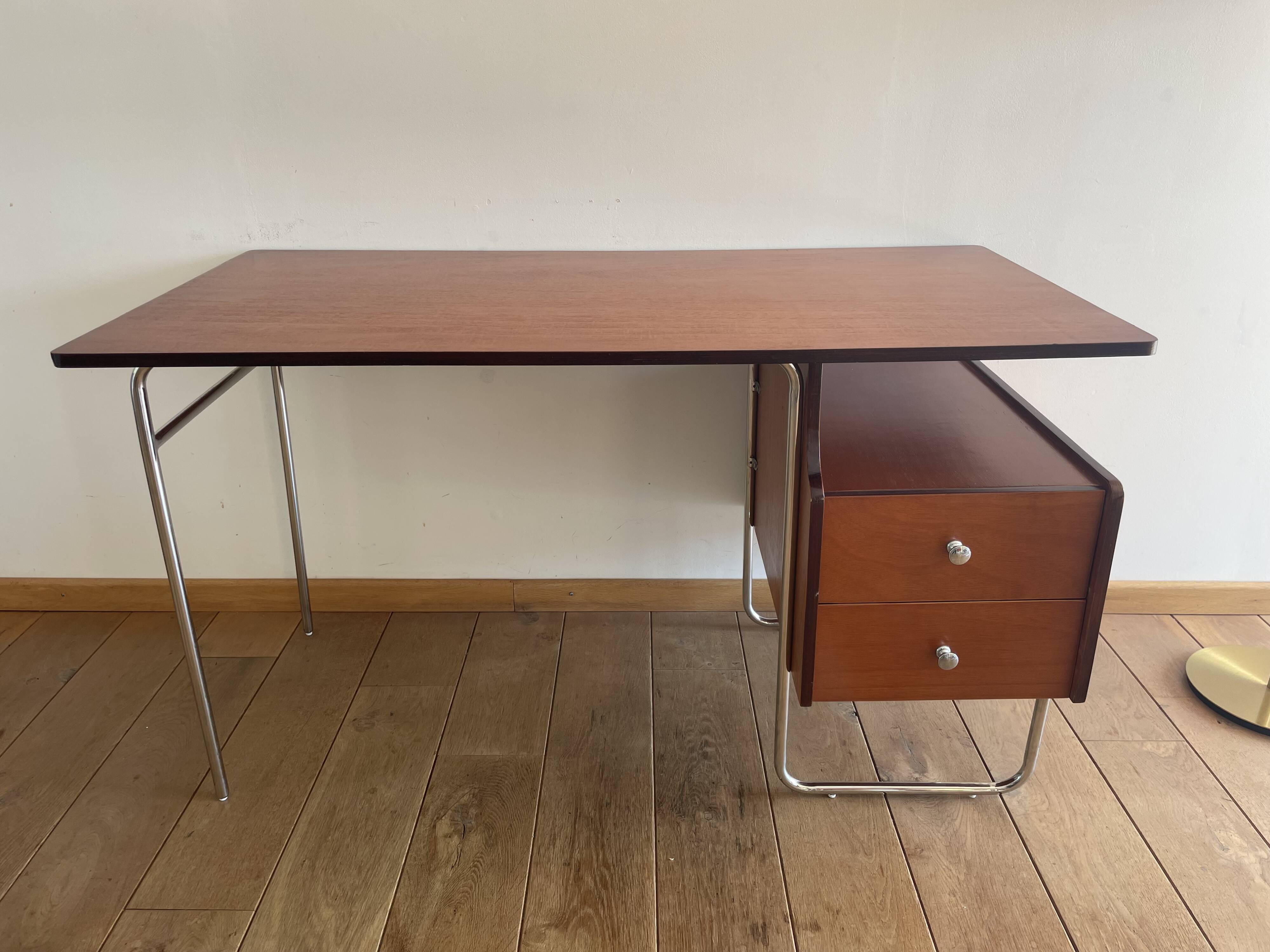 New Bauhaus style desk